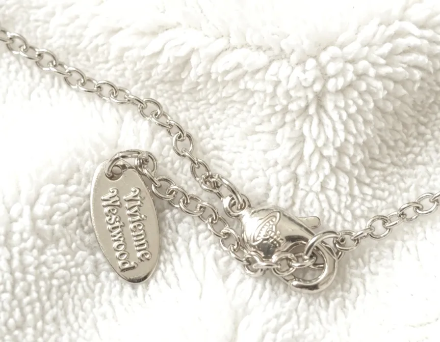 Collier pendentif Saturne noir et argent 2