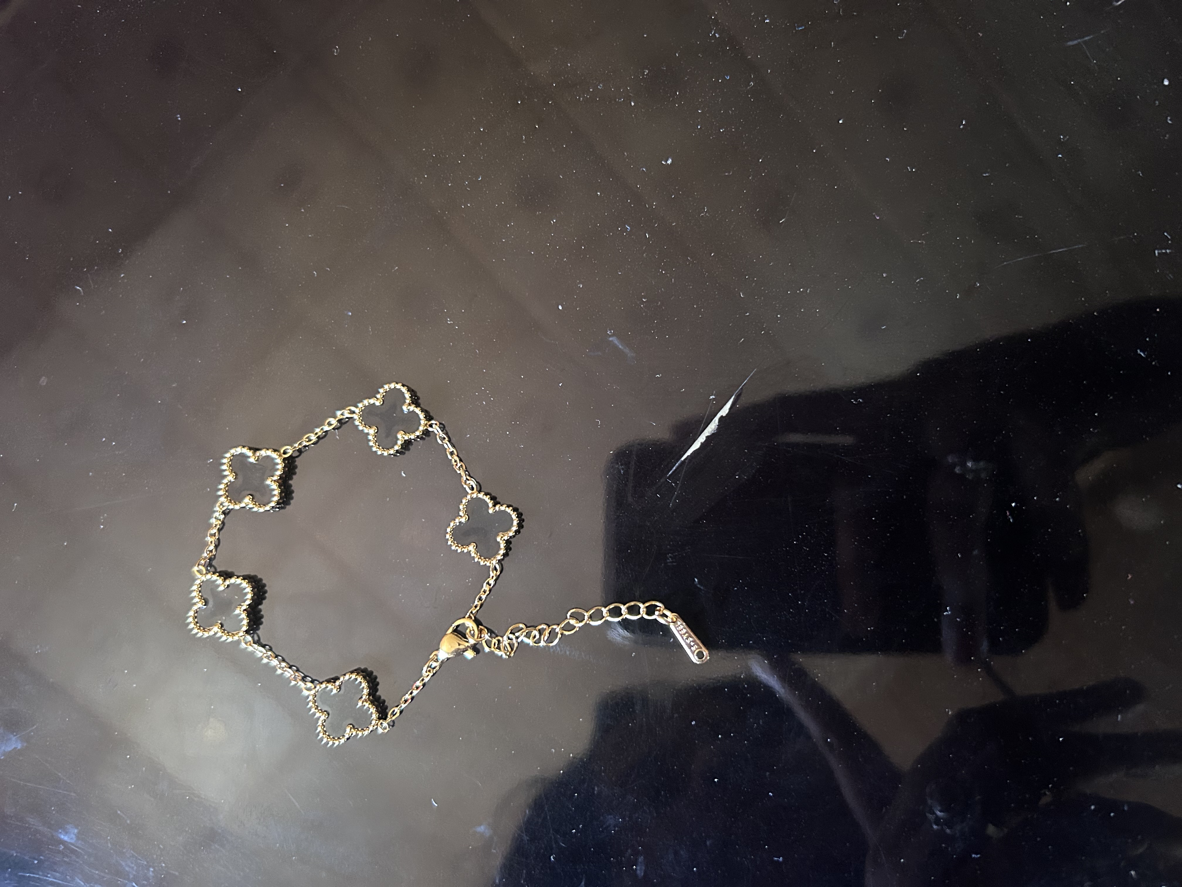 Bracelet doré trèfles noirs 4