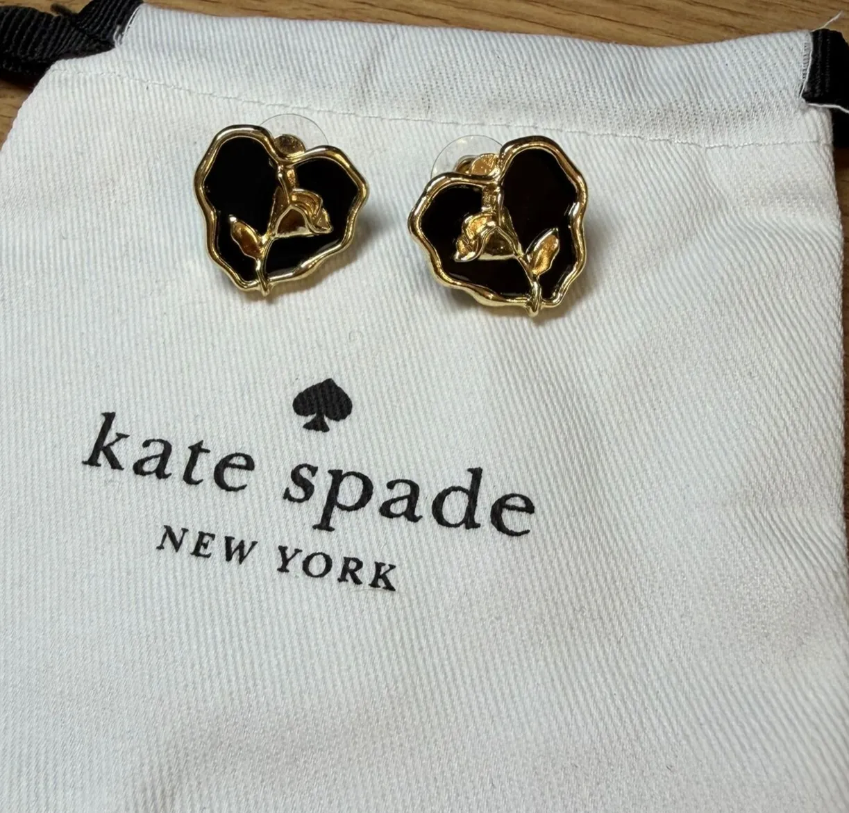 Kate Spade boucles d'oreilles cœur noir doré 2
