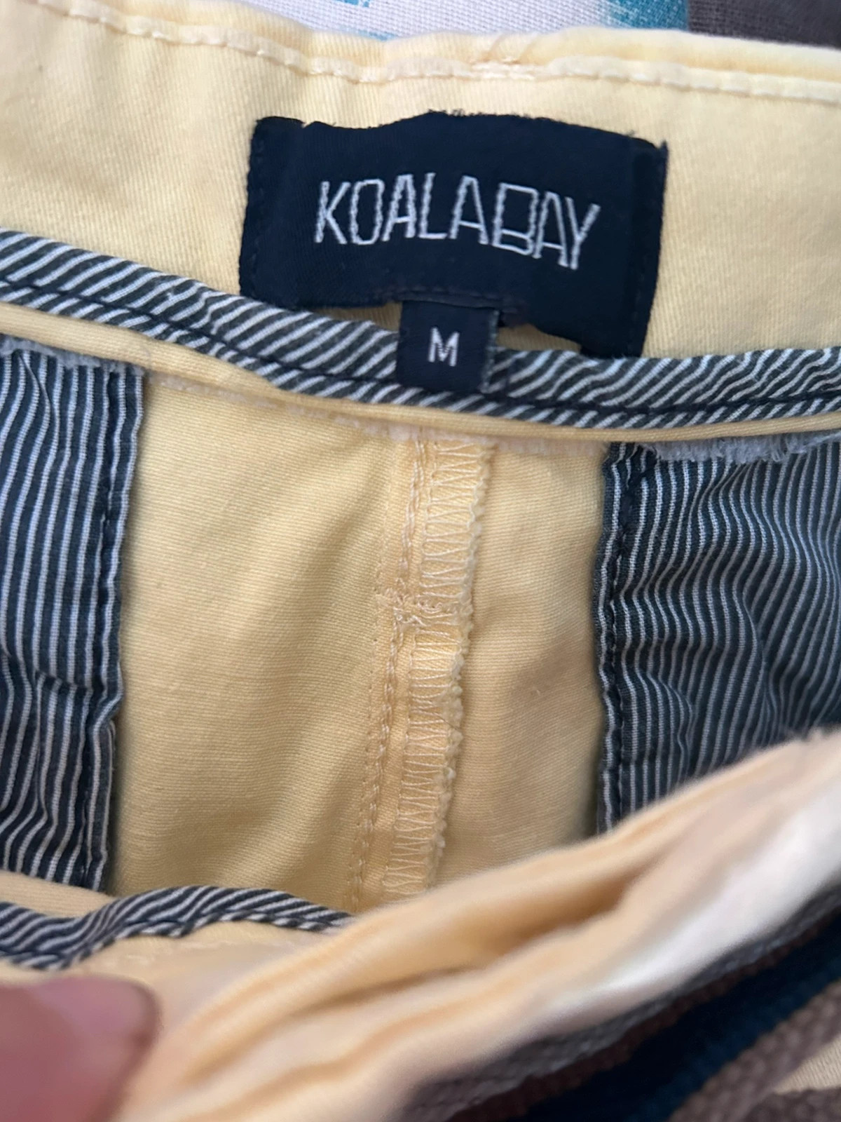 Pantalón corto Koala Bay amarillo pastel con cinturón – Talla M – Koala Bay – taille M 3
