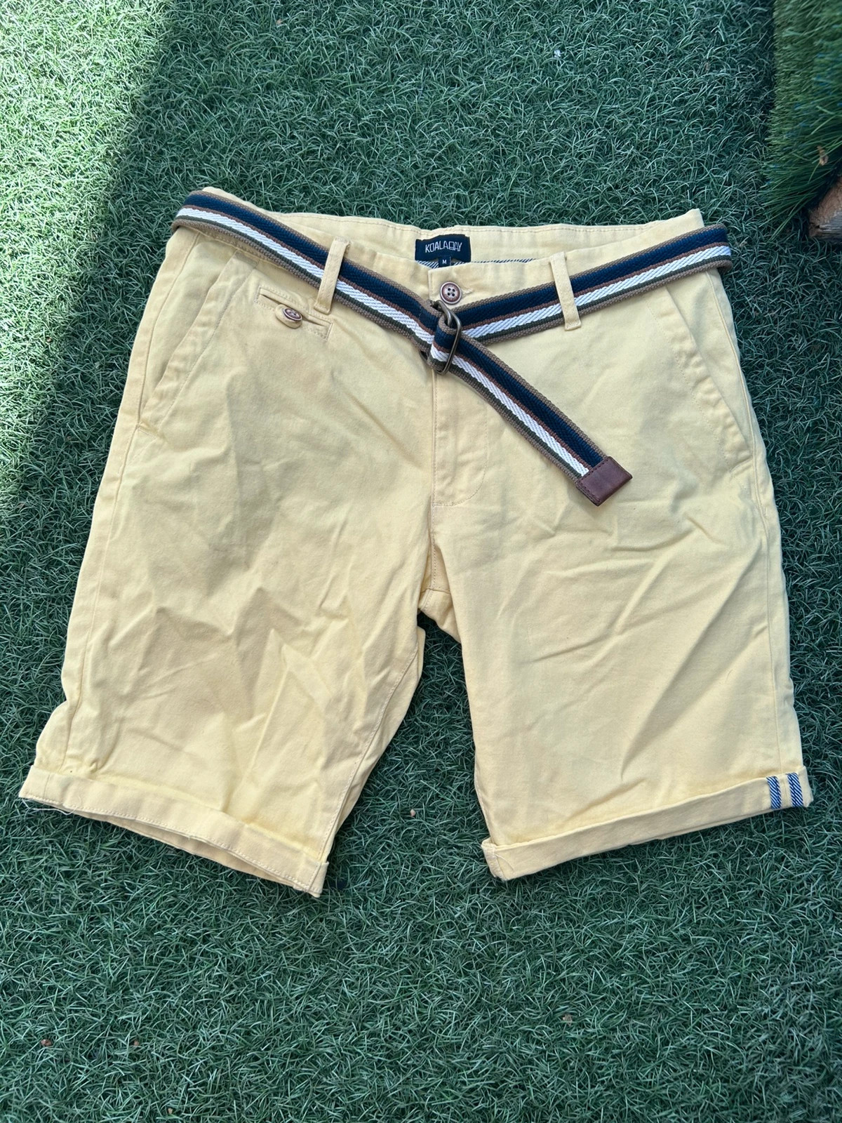 Pantalón corto Koala Bay amarillo pastel con cinturón – Talla M – Koala Bay – taille M