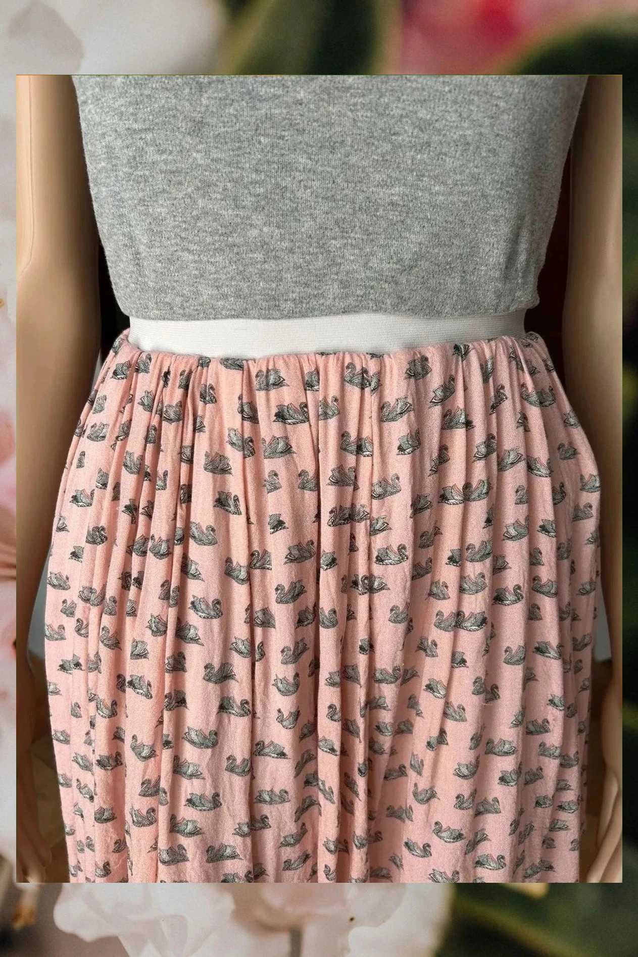 Vestido corto con cisnes talla S – taille S / 36 / 8 5