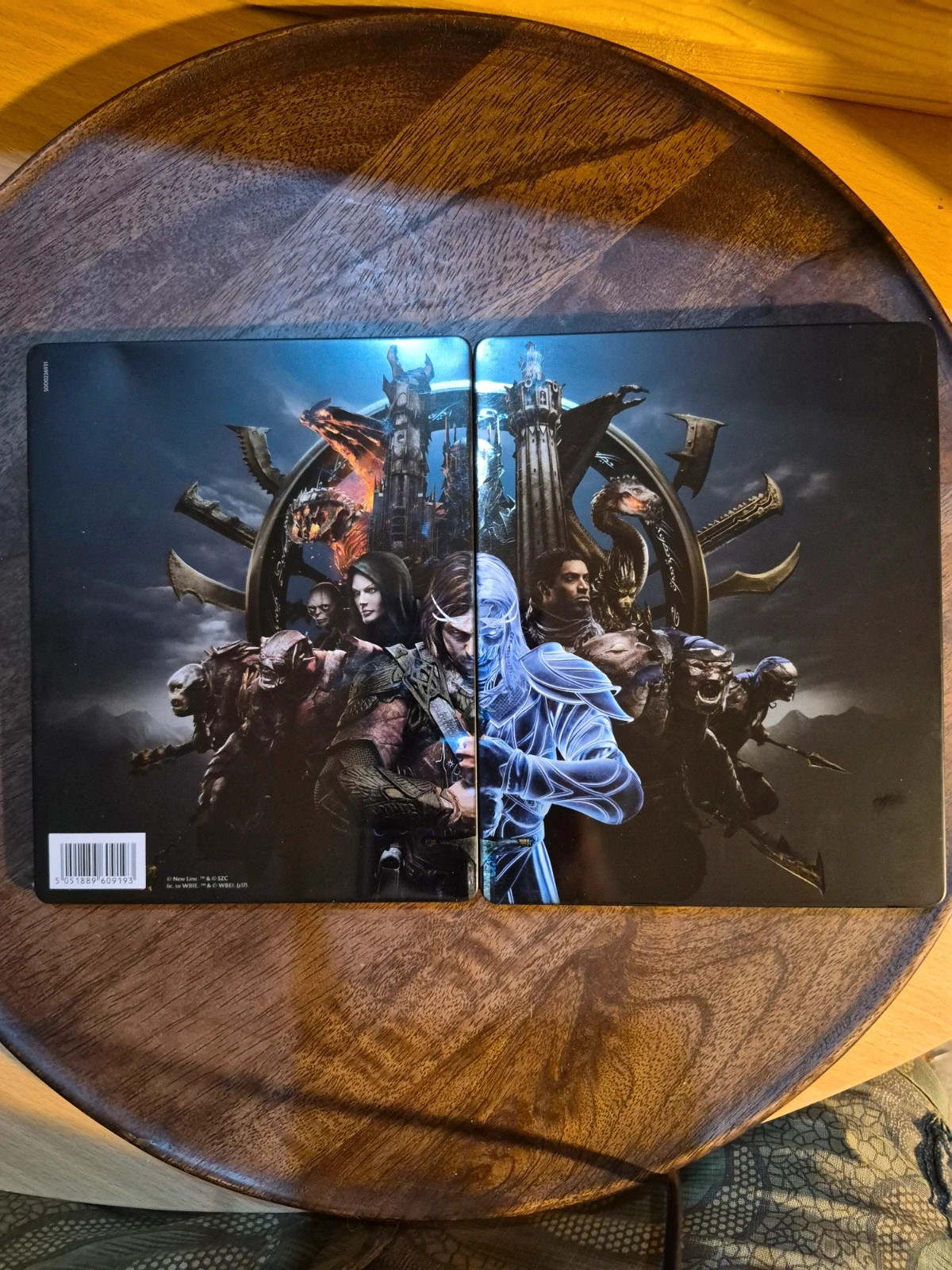 Jeu PS4 - La Terre du Milieu : L'Ombre de la Guerre + Boîtier FuturePak / Steelbook 4