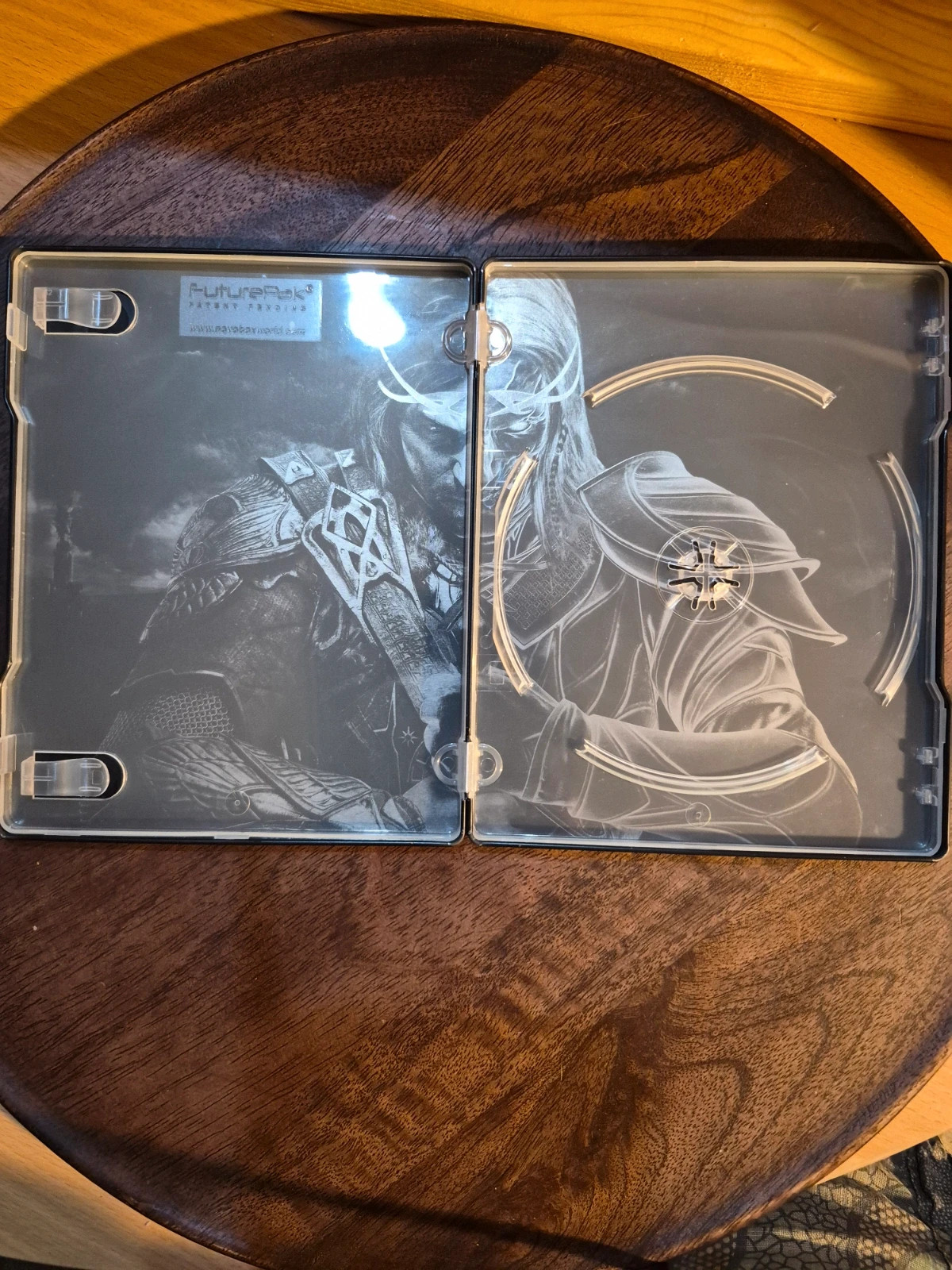 Jeu PS4 - La Terre du Milieu : L'Ombre de la Guerre + Boîtier FuturePak / Steelbook 5
