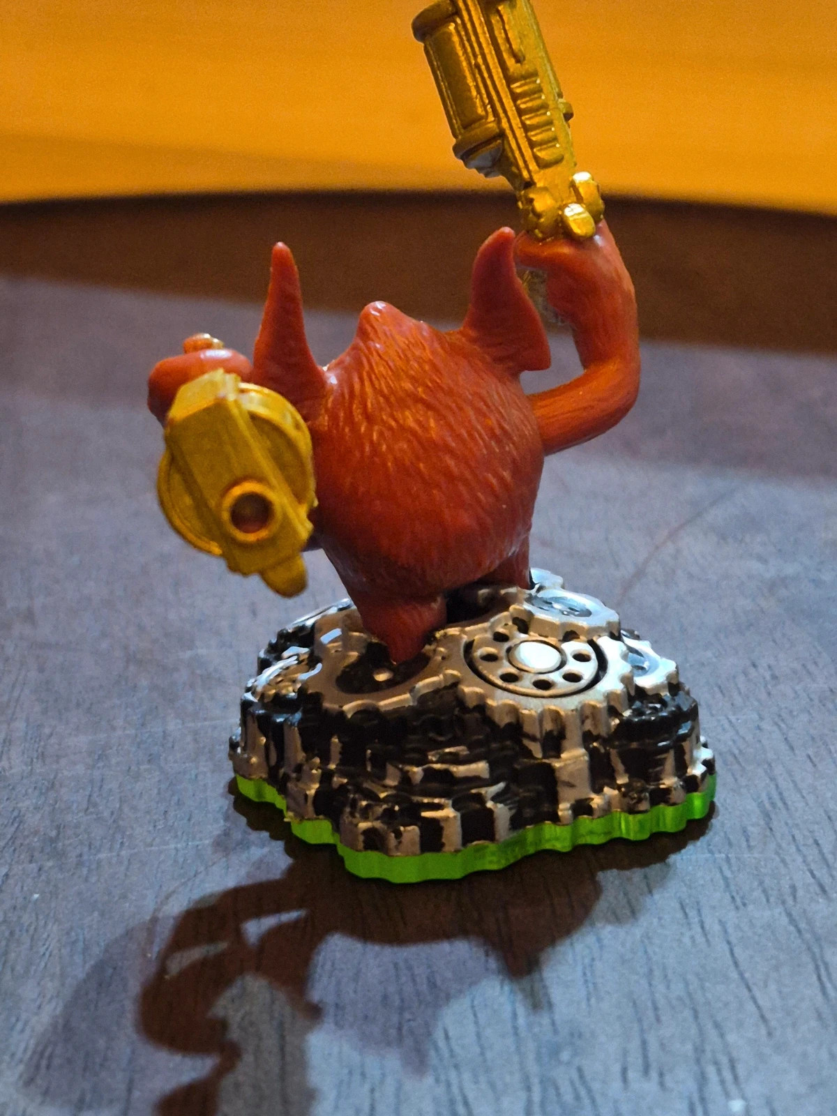 Pack Complet Figurine Skylanders Trigger Happy (Série 1) + Cartes & Sticker – Skylanders 4