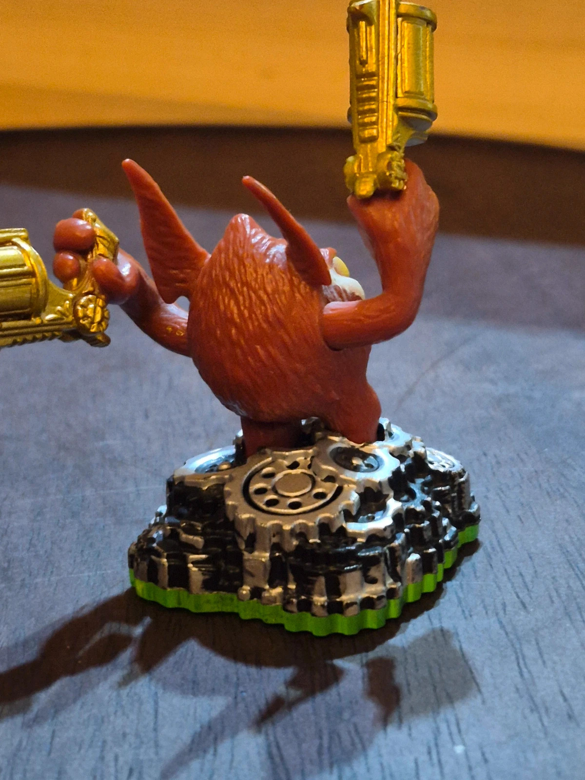 Pack Complet Figurine Skylanders Trigger Happy (Série 1) + Cartes & Sticker – Skylanders 5