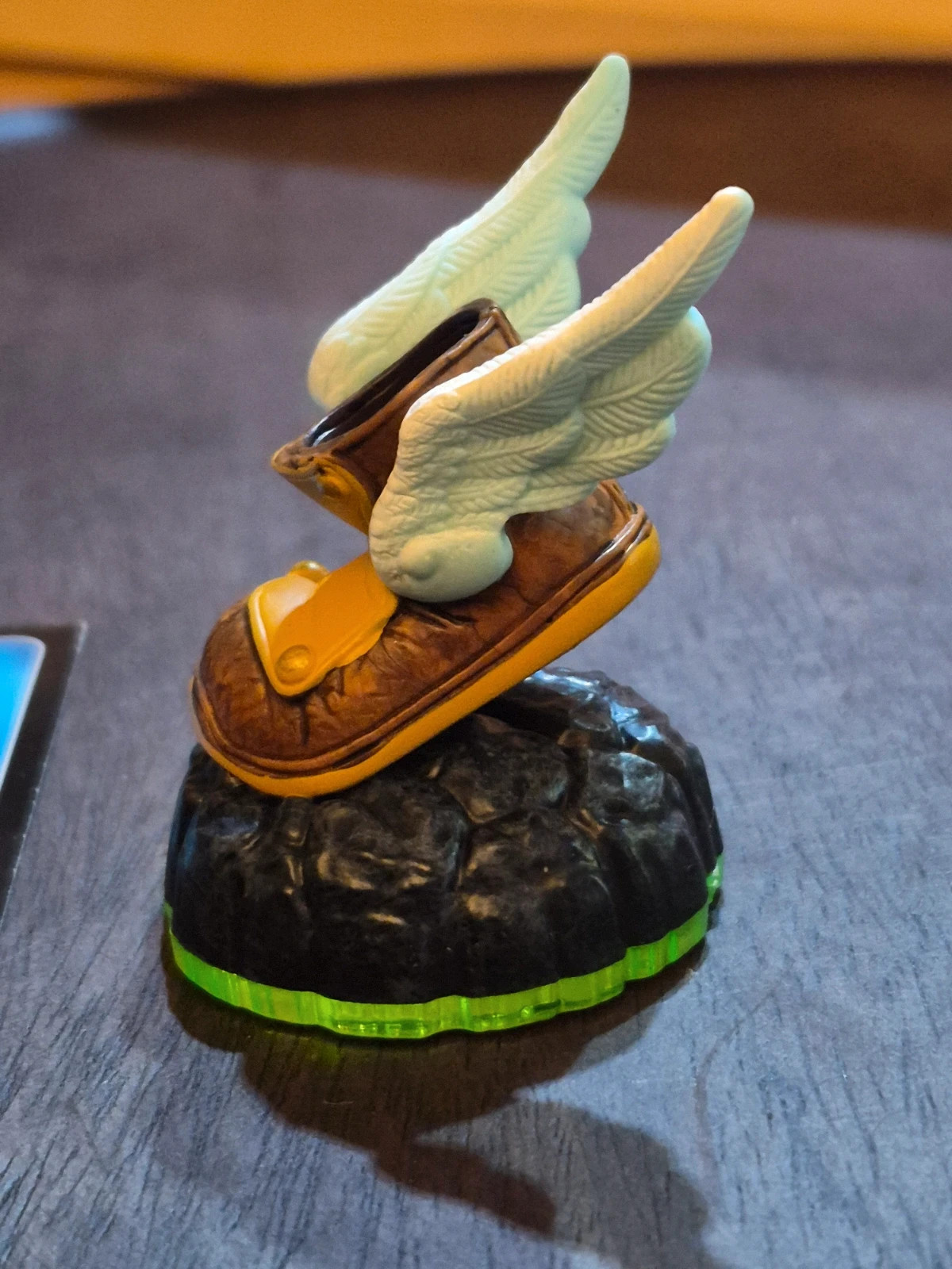 Figurine Skylanders Winged Boots (Botte Ailée) + Carte Topps FR – Skylanders 5