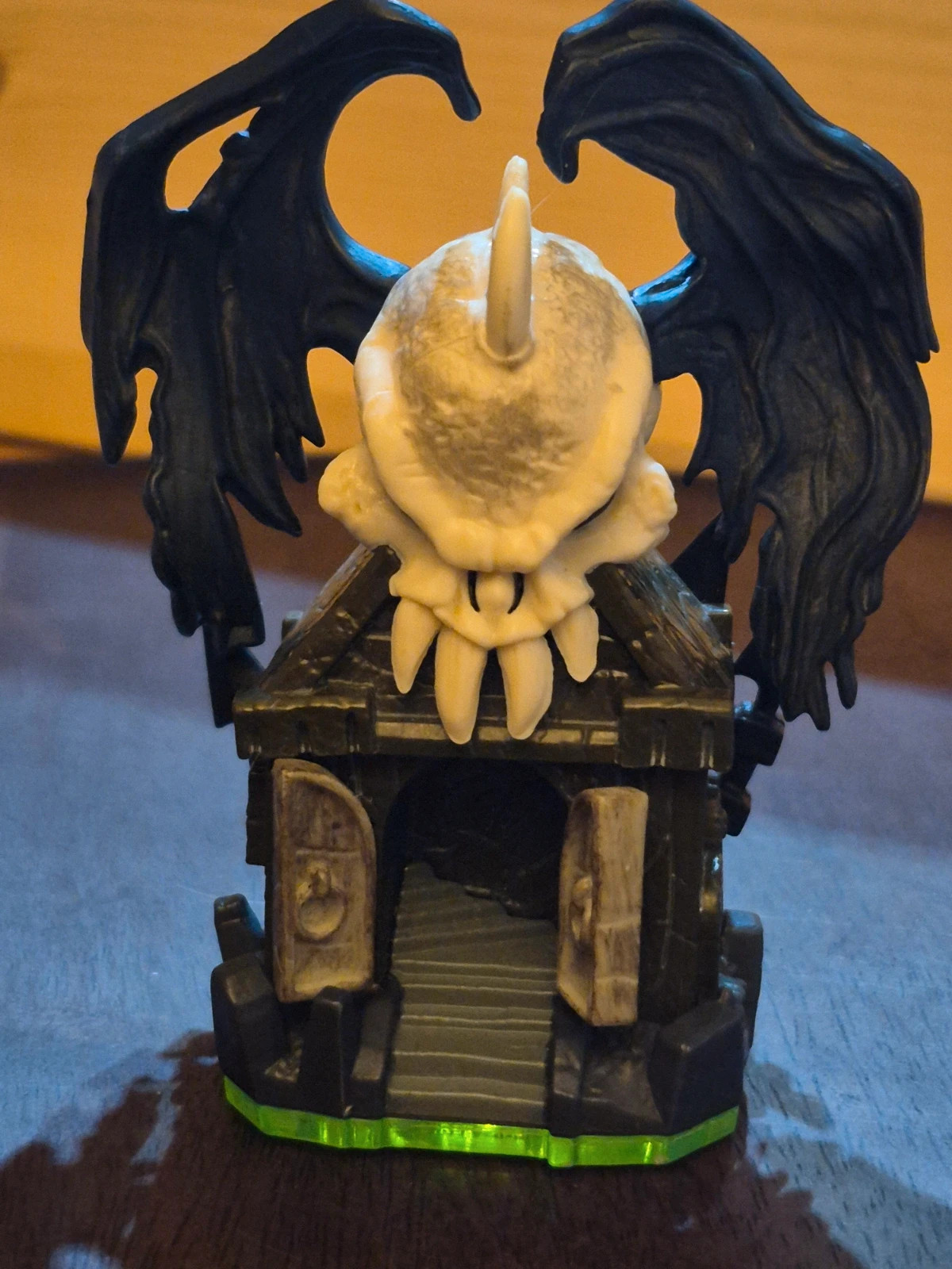 Figurine Skylanders Crypte Noire (Darklight Crypt) + Carte officielle FR – Skylanders 2