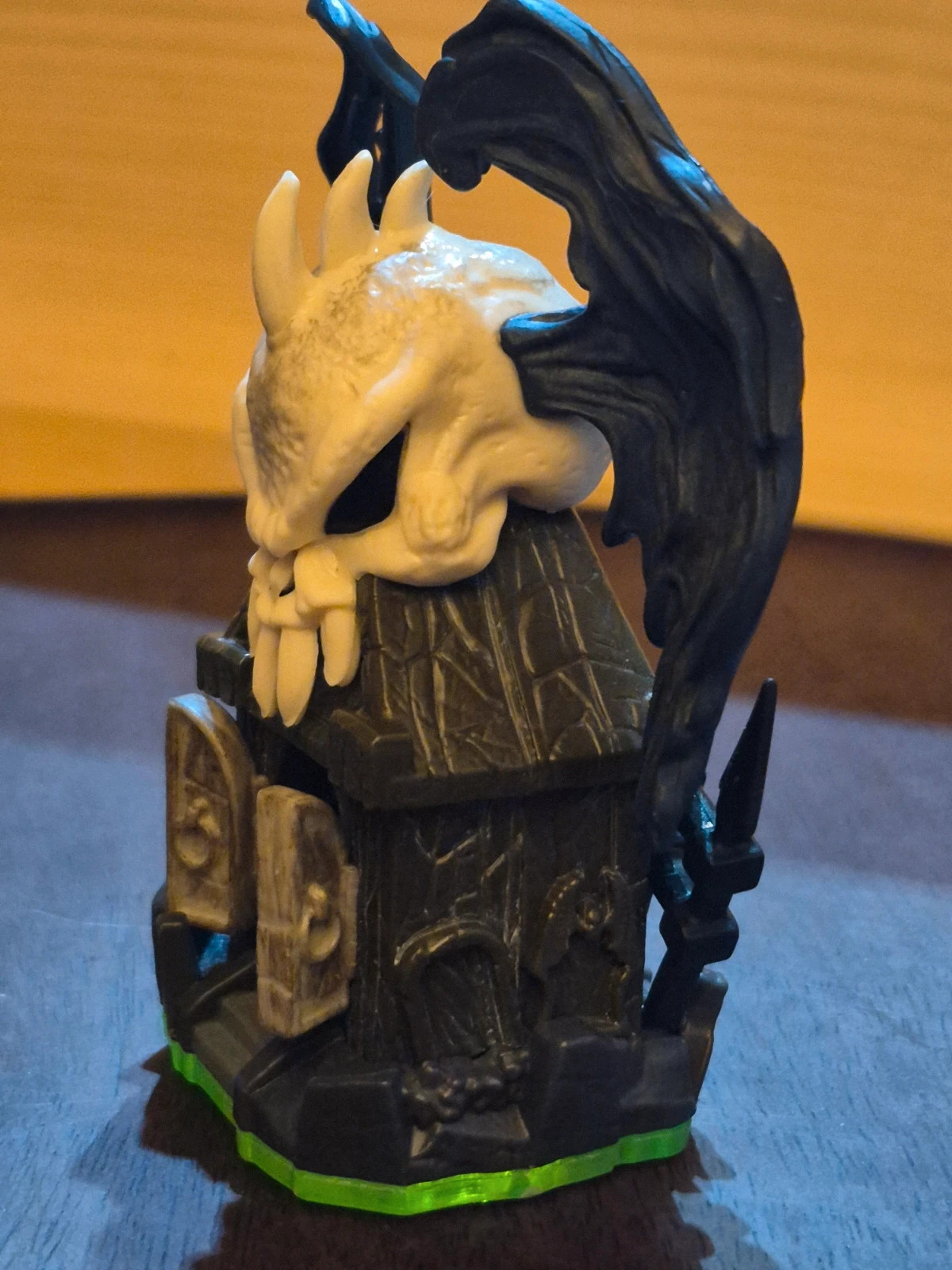 Figurine Skylanders Crypte Noire (Darklight Crypt) + Carte officielle FR – Skylanders 3