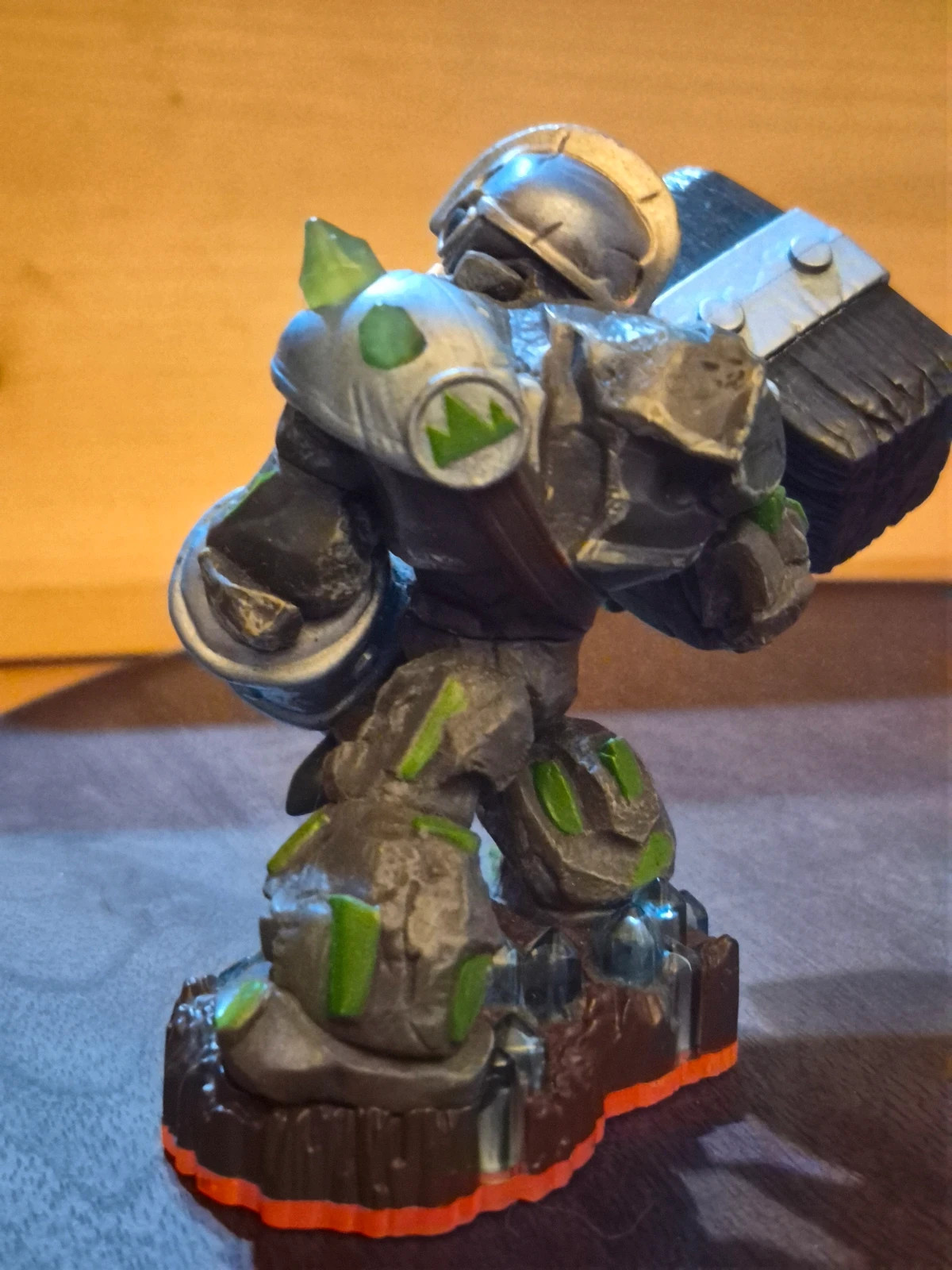 Figurine Skylanders Giants - Crusher (Avec Carte + Autocollant) – Skylanders 5