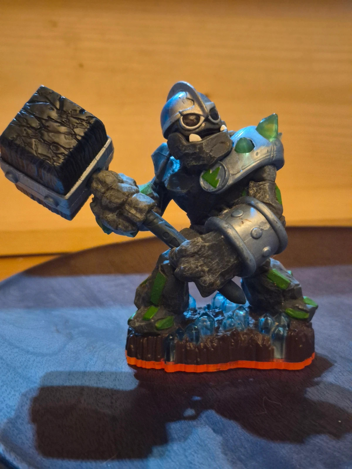 Figurine Skylanders Giants - Crusher (Avec Carte + Autocollant) – Skylanders 2