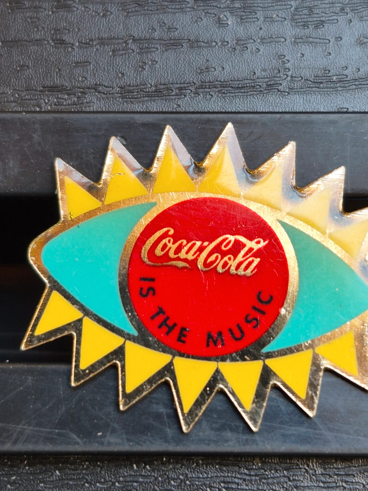 Pin's Vintage Coca-Cola - Collection "Is The Music" - Années 90 – Coca-Cola 4