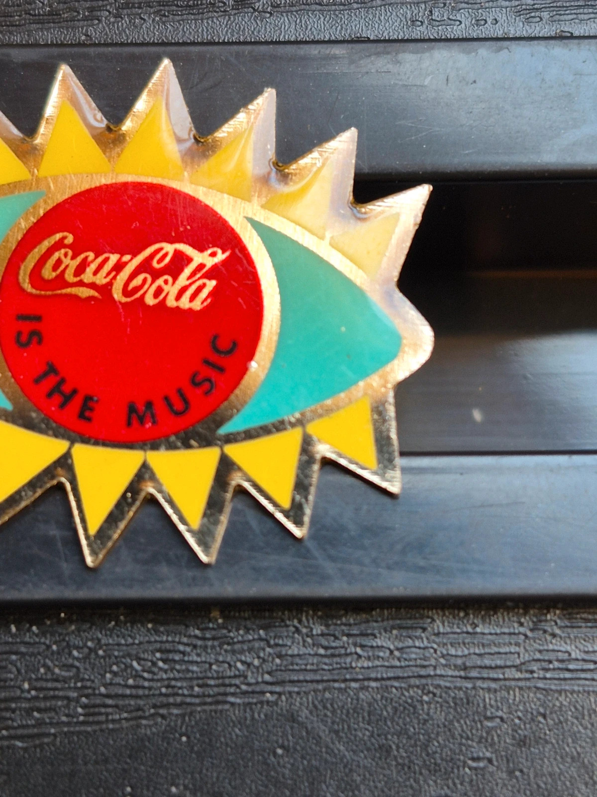 Pin's Vintage Coca-Cola - Collection "Is The Music" - Années 90 – Coca-Cola 5