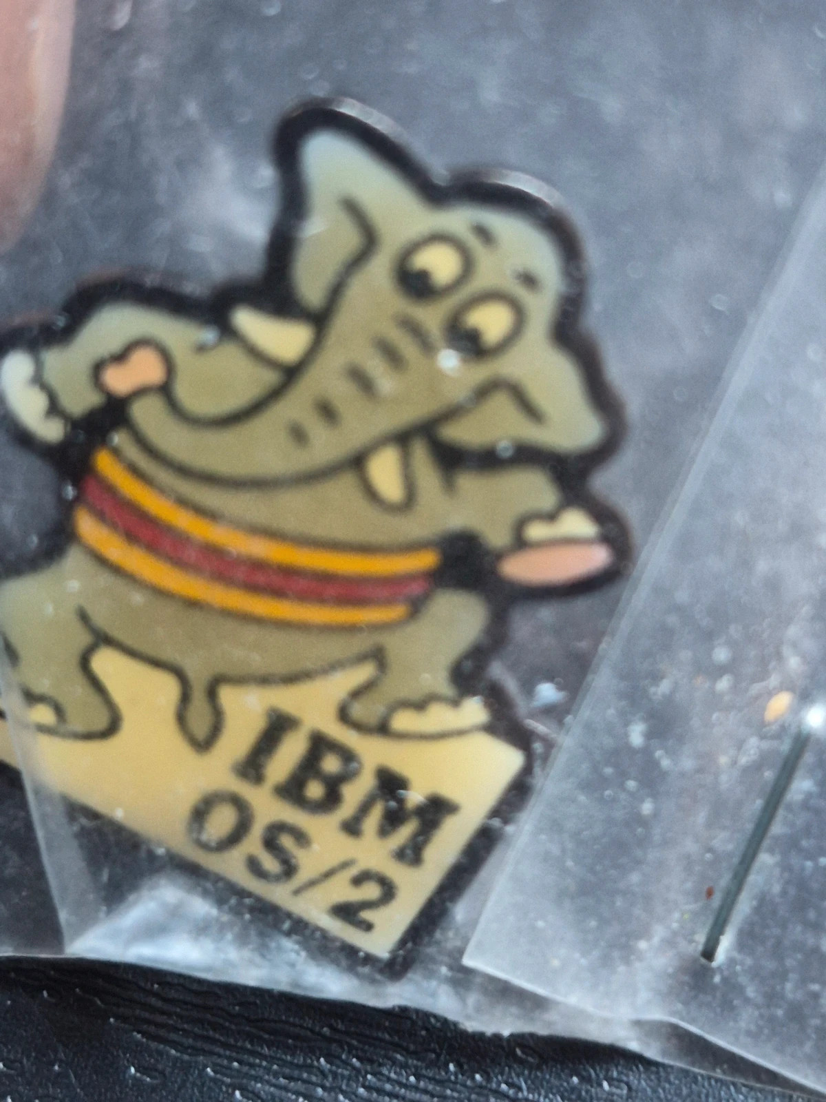 Pin's IBM OS/2 éléphant mascotte vintage années 90 – neuf sous blister – IBM 3