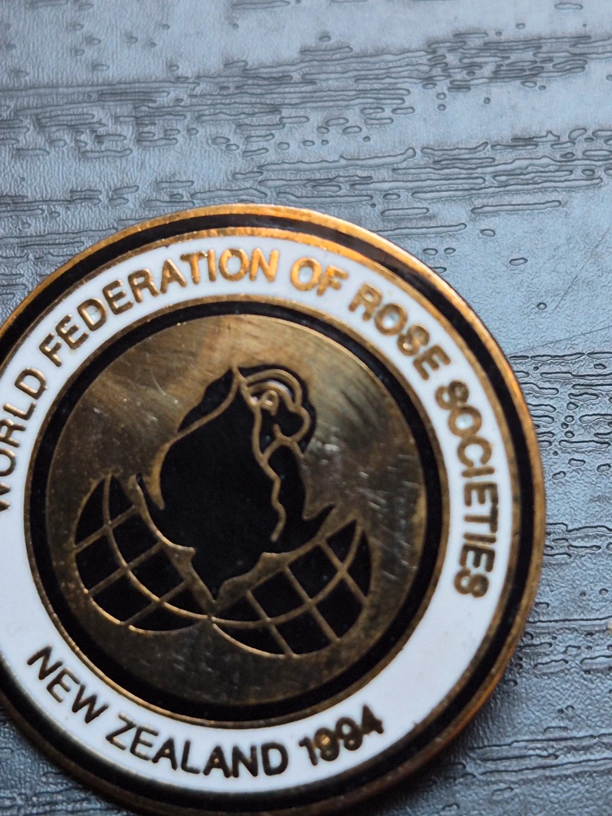 Broche badge World Federation of Rose Societies – New Zealand 1994 – vintage collector – Rose 3