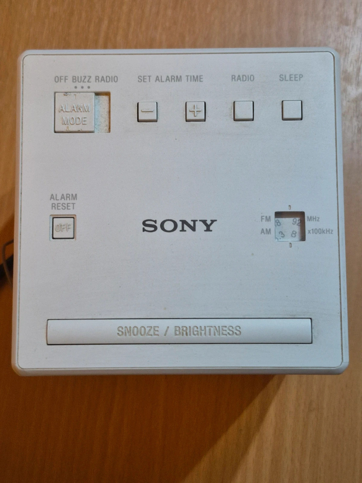 Radio-réveil Sony ICF-C1 blanc – Sony 3