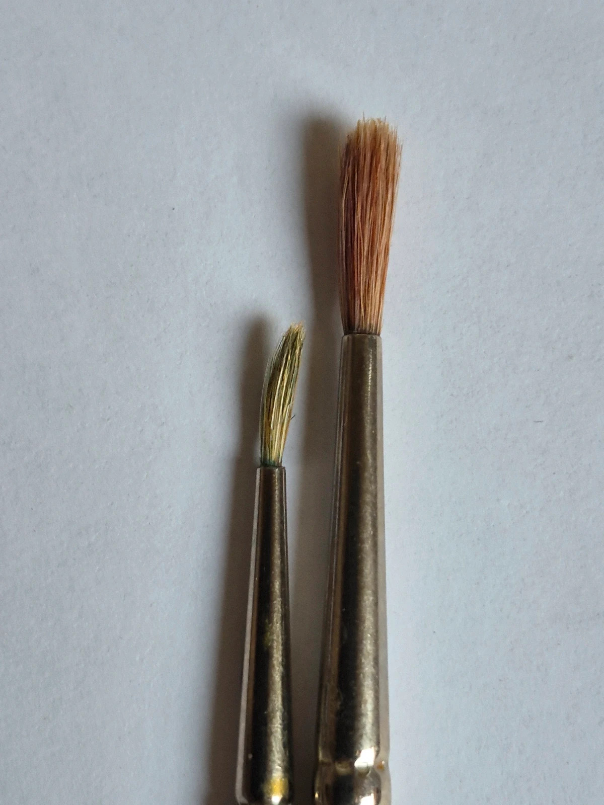 Lot de 2 pinceaux de précision FORUM (Tailles 2 et 4) – Forum 2