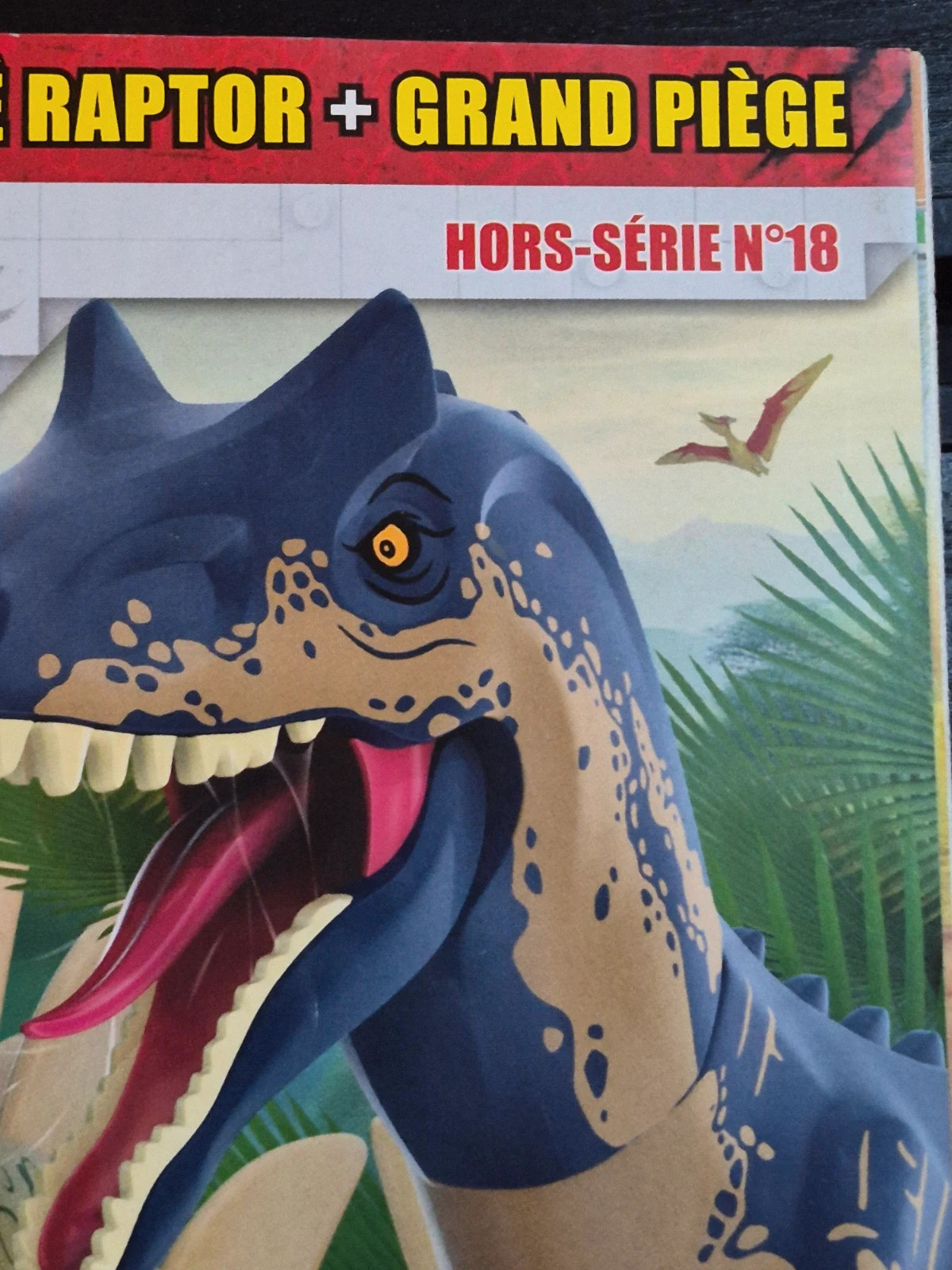 Magazine LEGO Jurassic World Hors-Série 18 + Poster (Sans jouet) 3