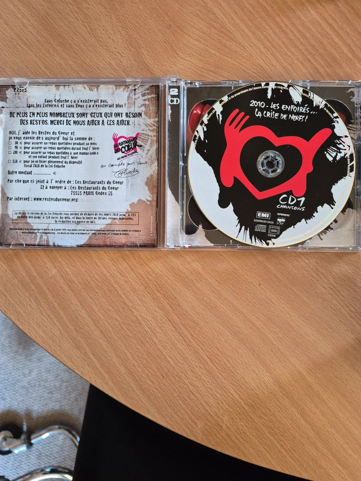 Double CD Les Enfoirés 2010 - La Crise de Nerfs ! 4