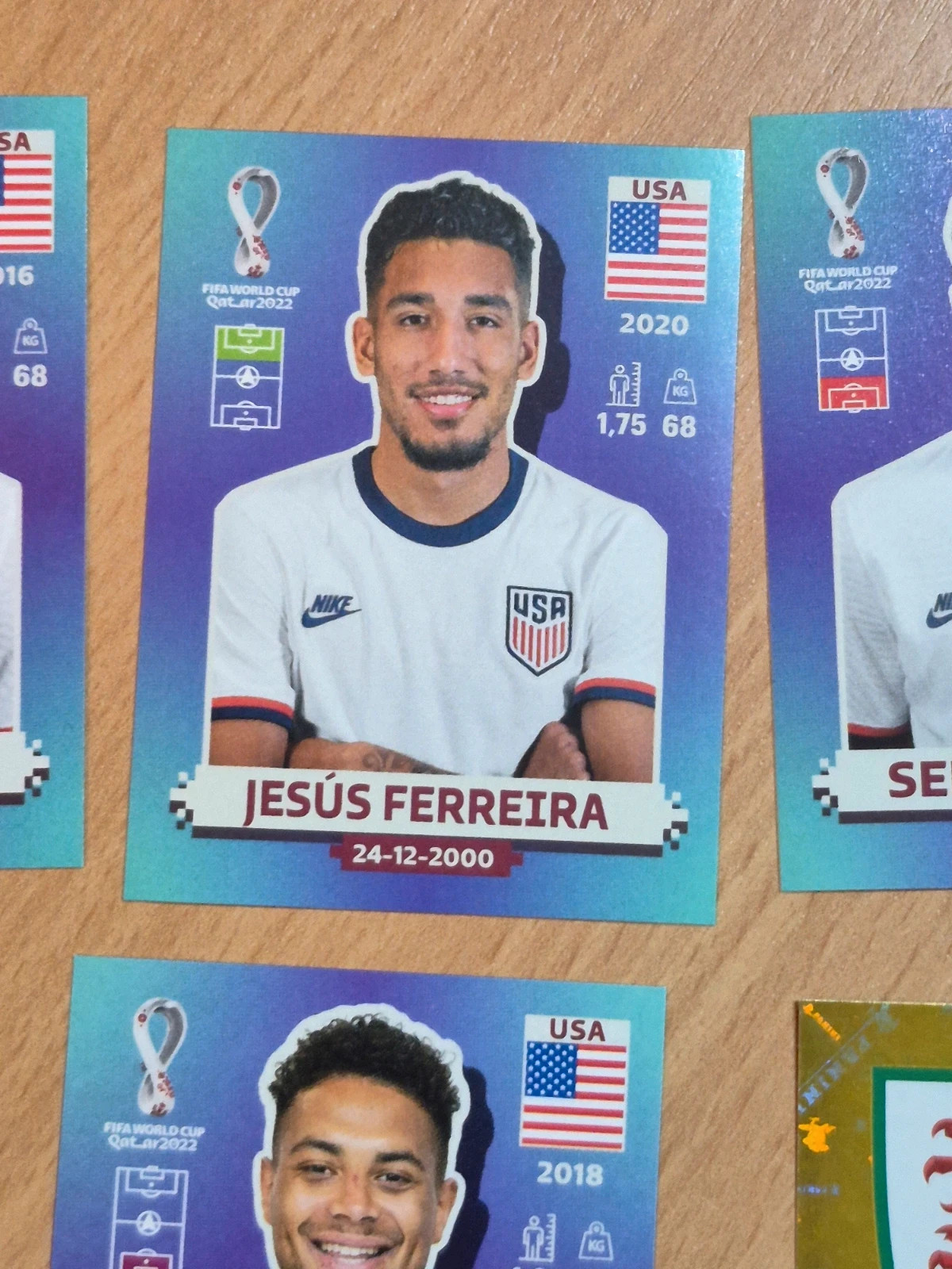 Lot de 17 autocollant panini coupe du monde 2022 – Panini 4