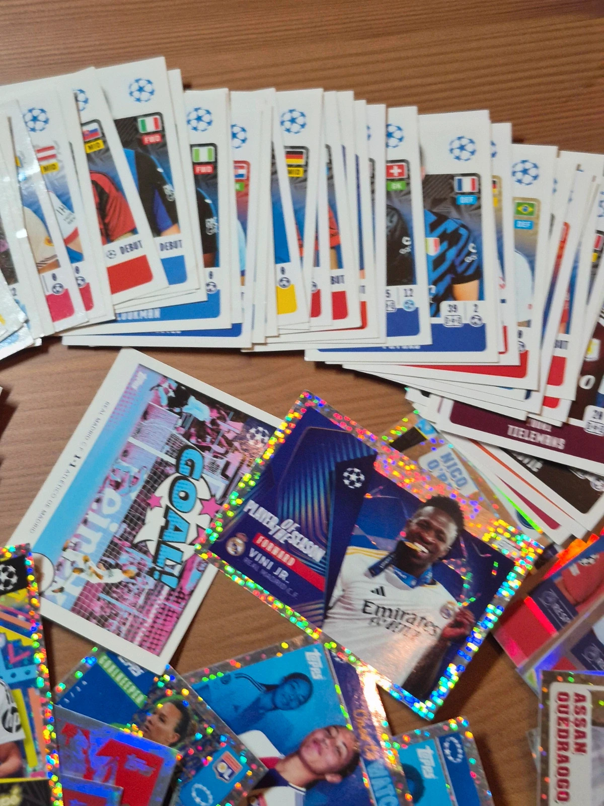 Lot de 116 autocollants panini champions league 204/25 – Topps 5
