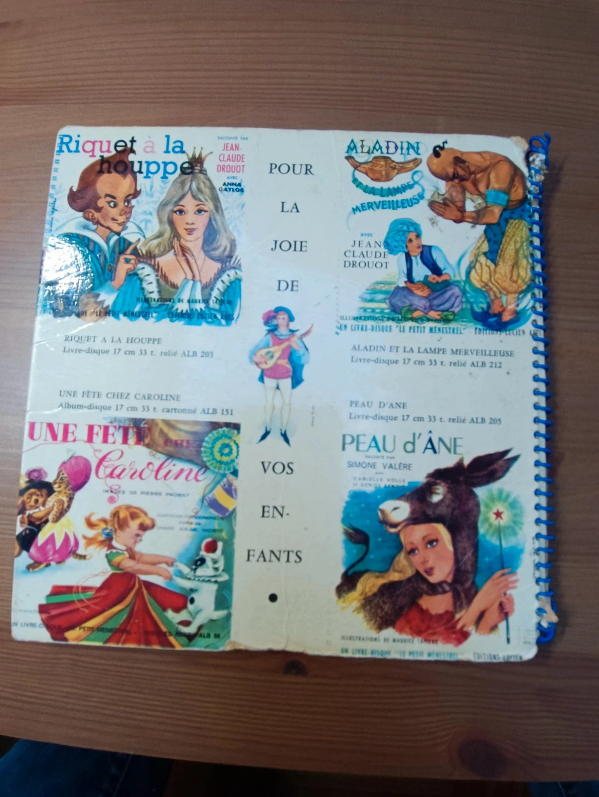 Vinyle-livre le petit chaperon rouge 4
