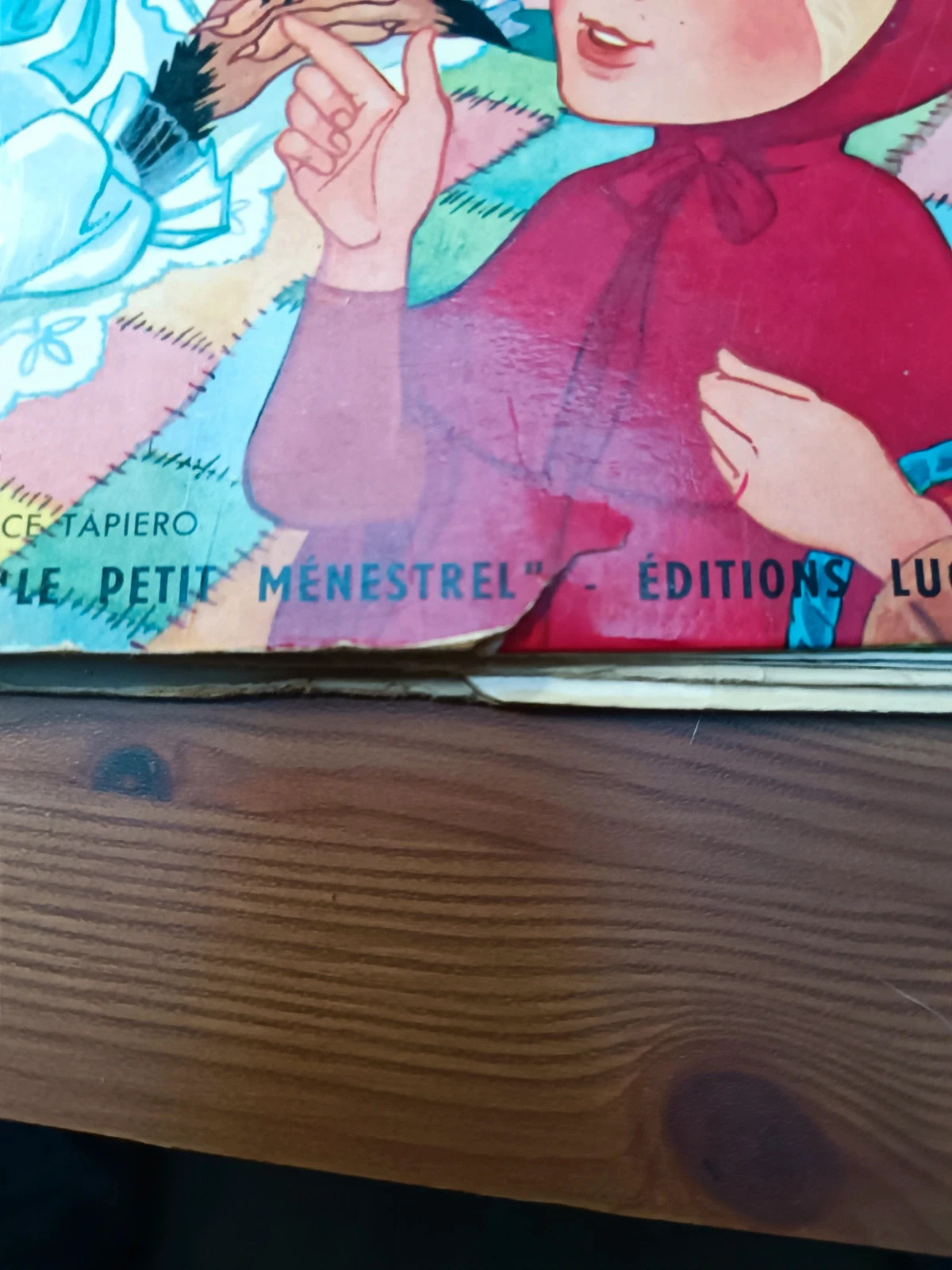 Vinyle-livre le petit chaperon rouge 2