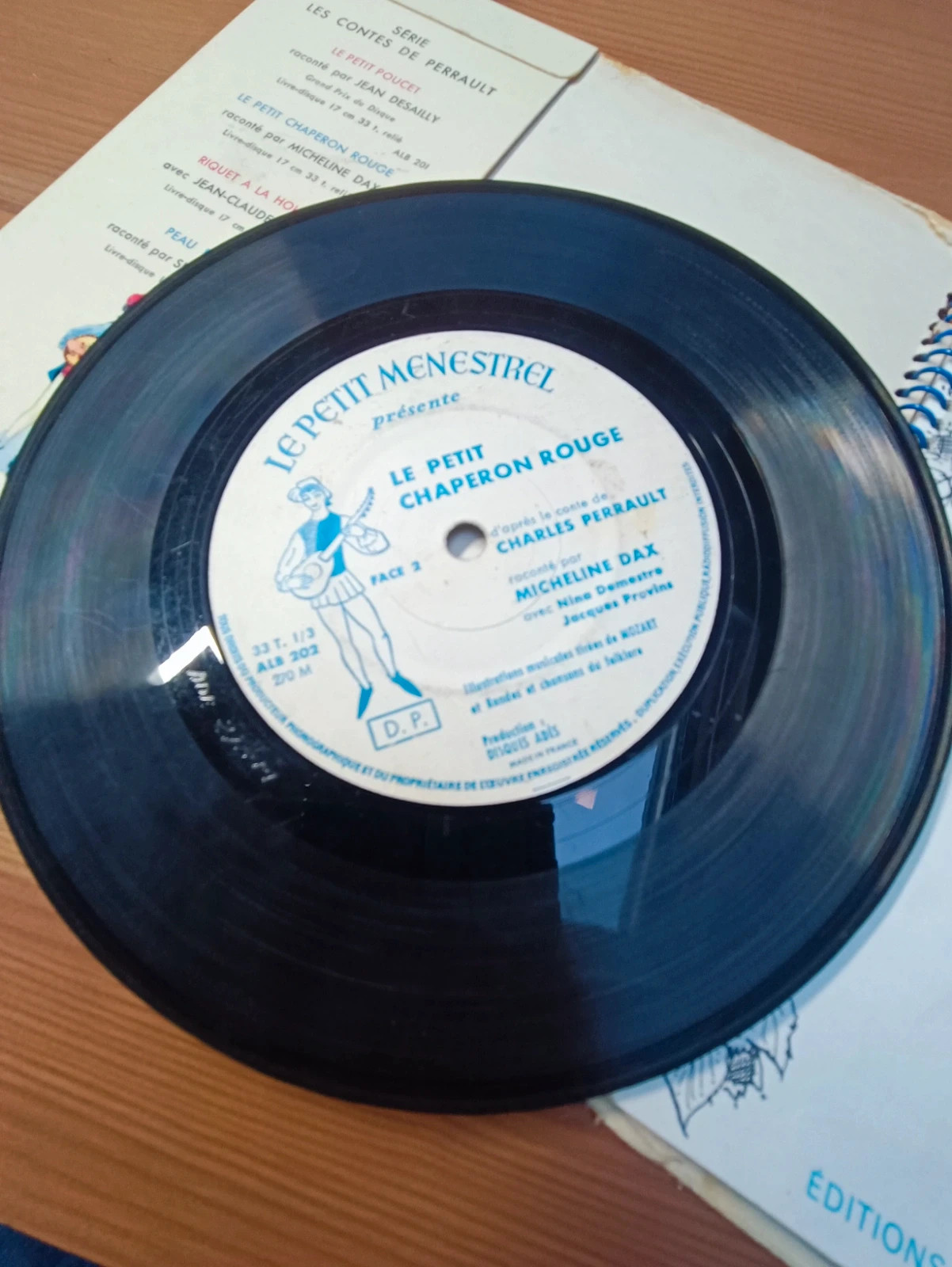 Vinyle-livre le petit chaperon rouge 5