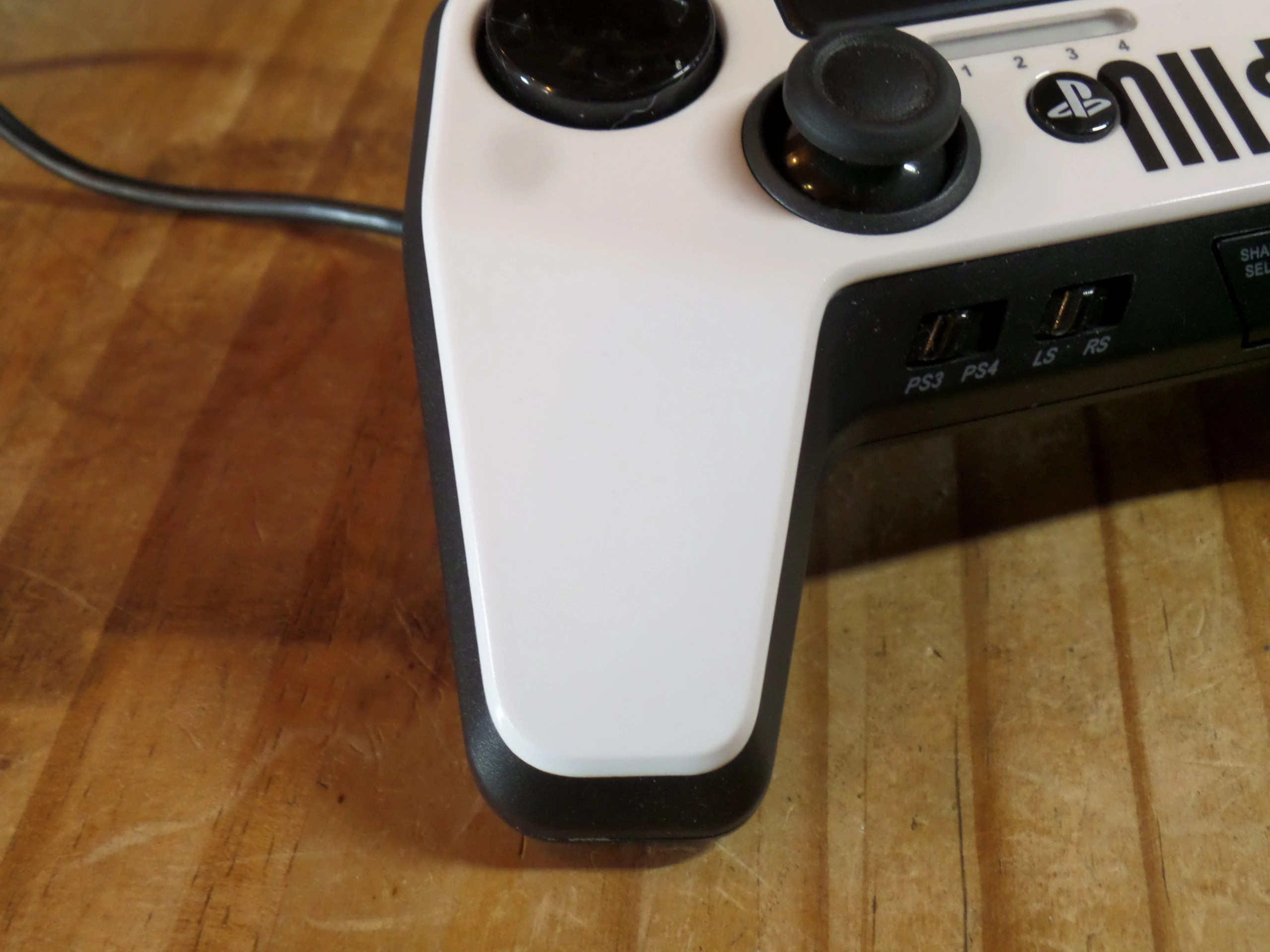 Manette Mad Catz filaire Street Fighter ( RYU) PS3/PS4 – Mad Catz 3