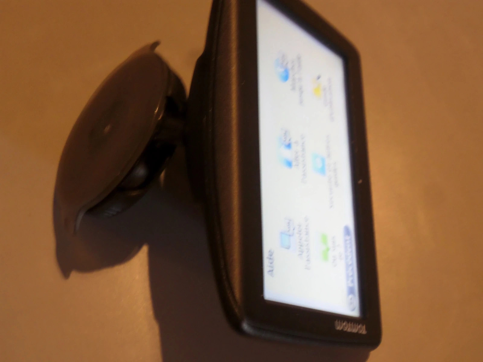 GPS tom tom model 4EN42Z1230 très bon état avec pochette – TomTom 5