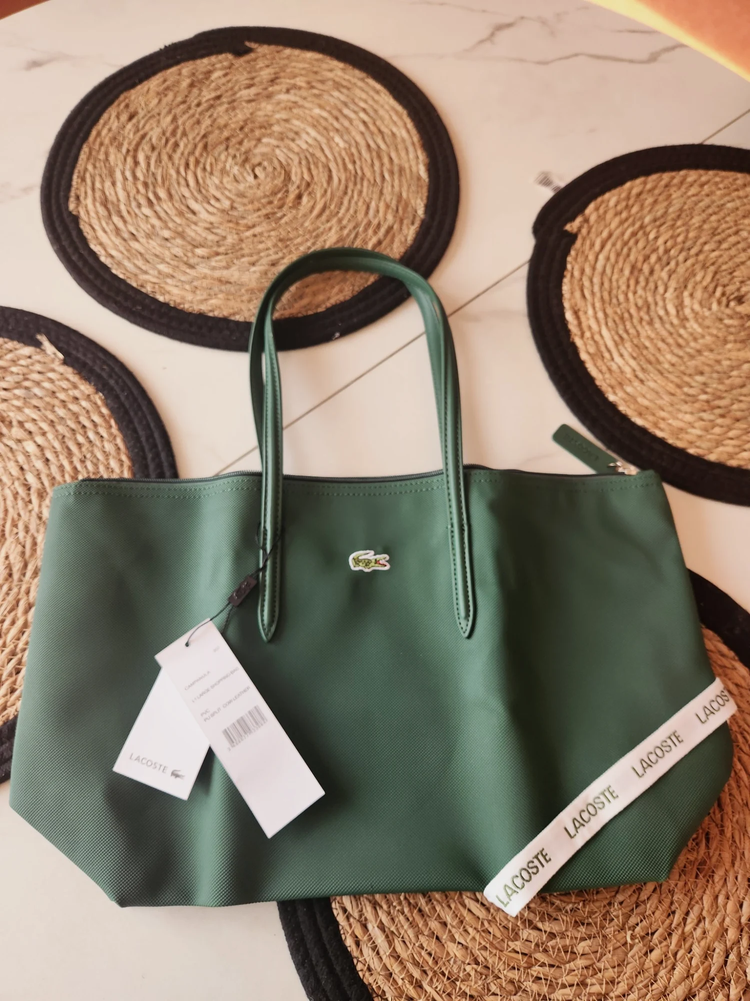 Sac cabas Lacoste vert avec étiquette