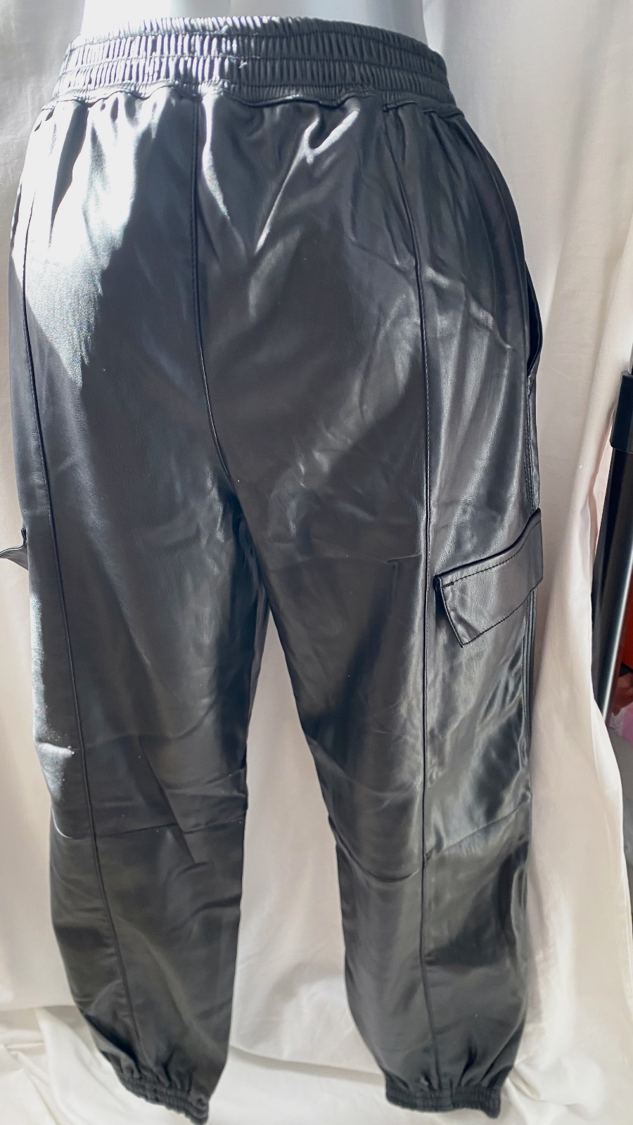 Pantalon cargo similicuir noir Bershka – Bershka – taille M 9
