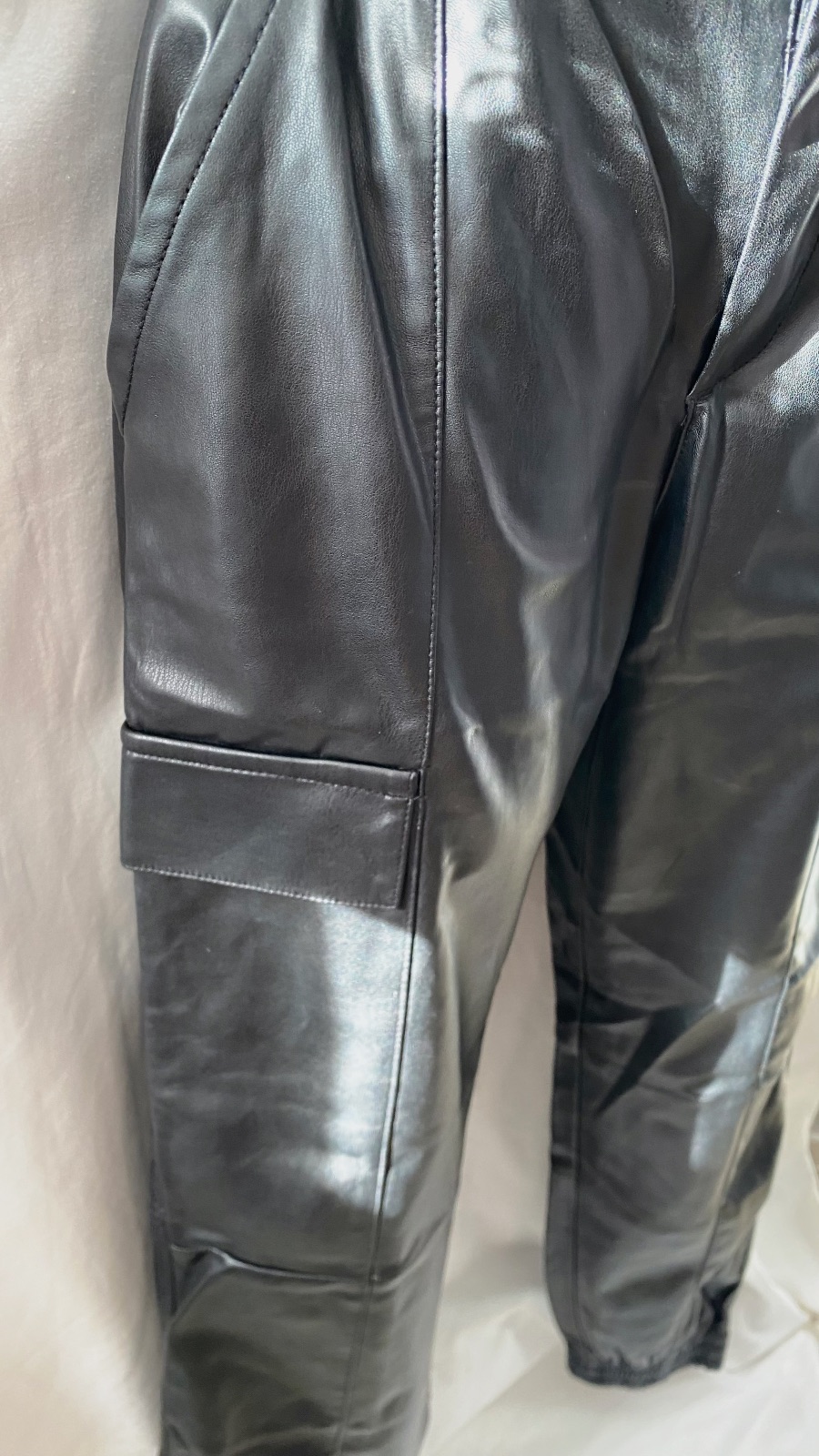 Pantalon cargo similicuir noir Bershka – Bershka – taille M 6