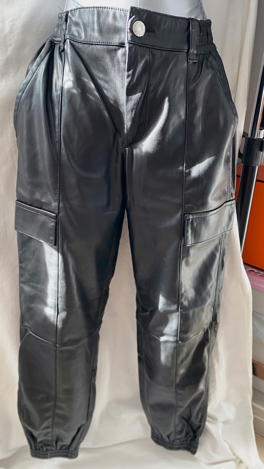 Pantalon cargo similicuir noir Bershka – Bershka – taille M 3