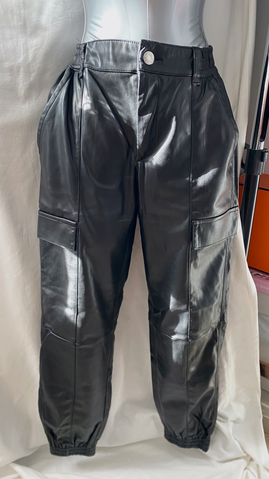 Pantalon cargo similicuir noir Bershka – Bershka – taille M 2