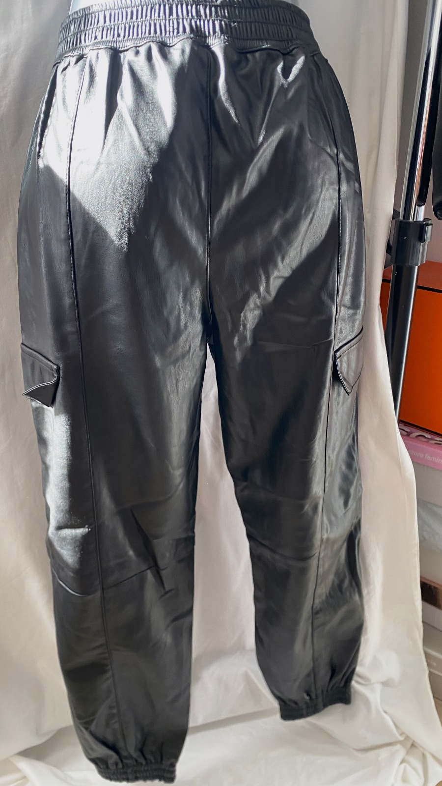 Pantalon cargo similicuir noir Bershka – Bershka – taille M 8