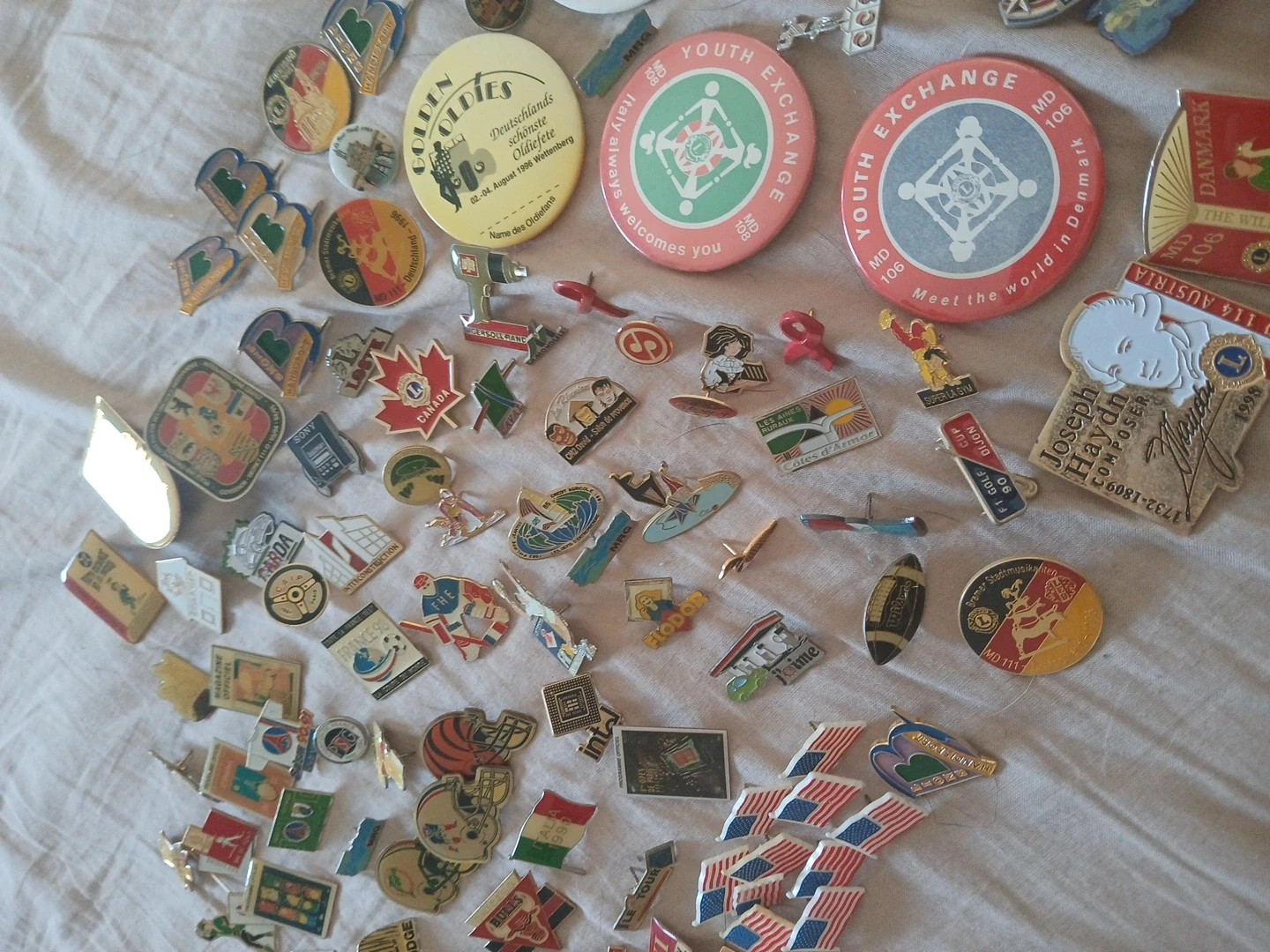 Lot pin's - broch date année avant 2000. 3