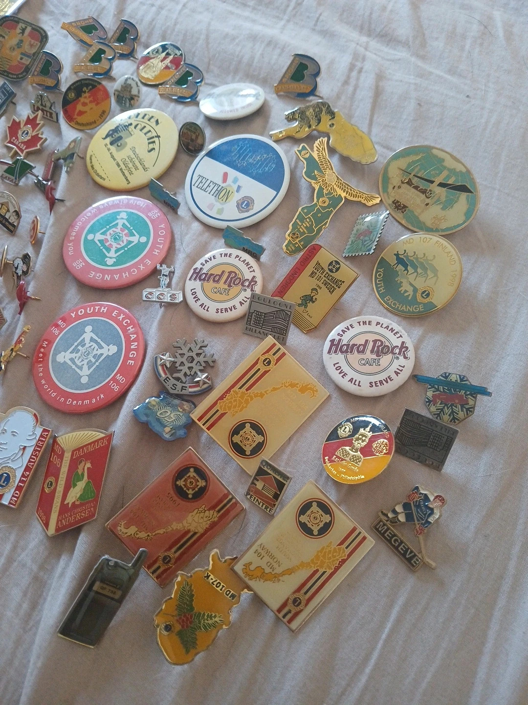 Lot pin's - broch date année avant 2000. 2