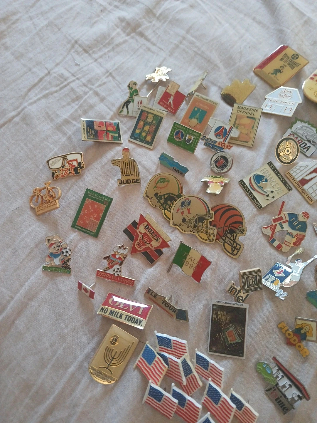 Lot pin's - broch date année avant 2000. 4