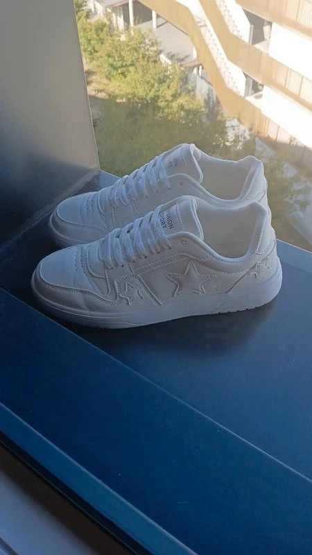 Baskets blanches à étoiles – Style tendance & casual – Zara – taille 40
