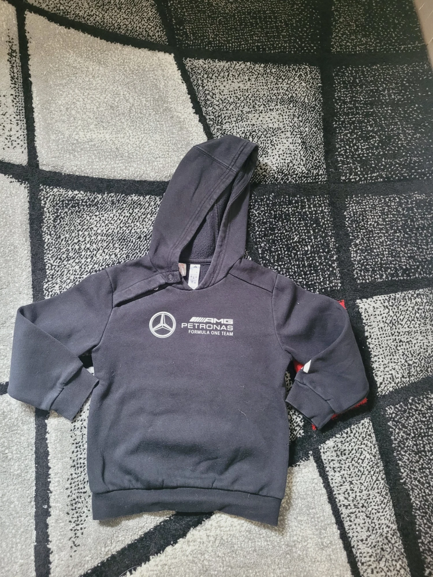 Pull Adidas taille 3-4 ans 