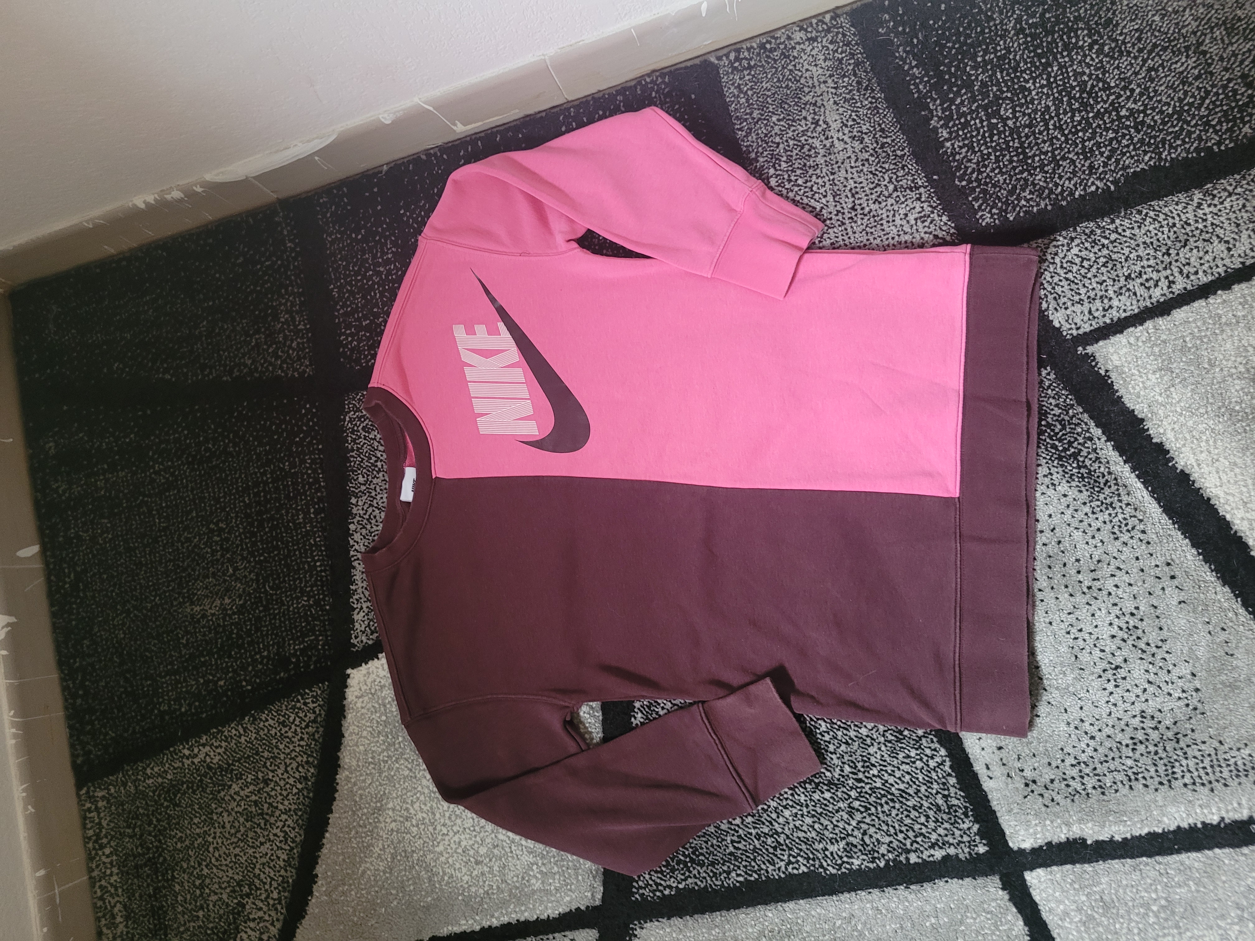 Pull Nike taille 10-11 ans 