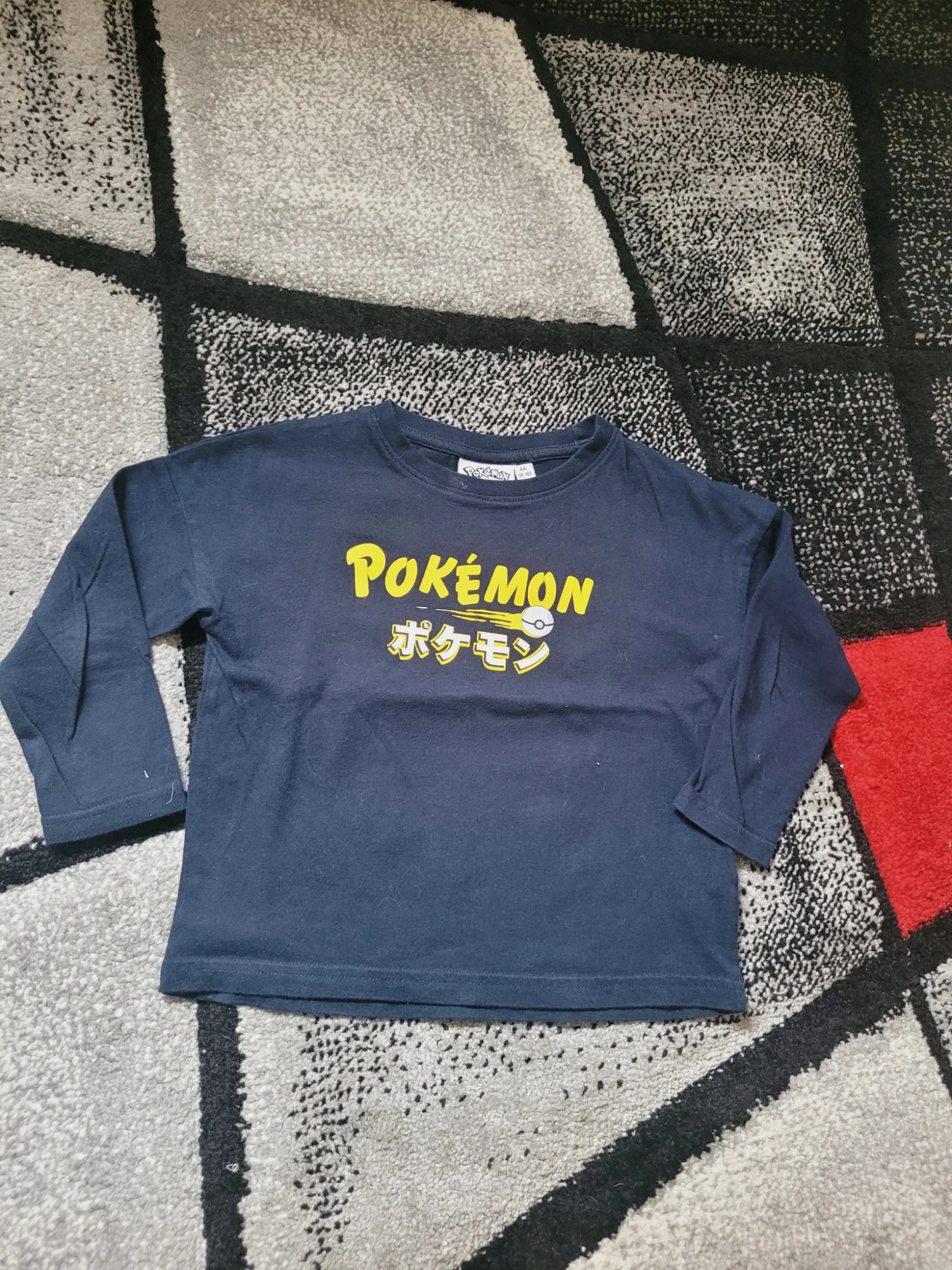 Pull fin Pokemon taille 4 ans