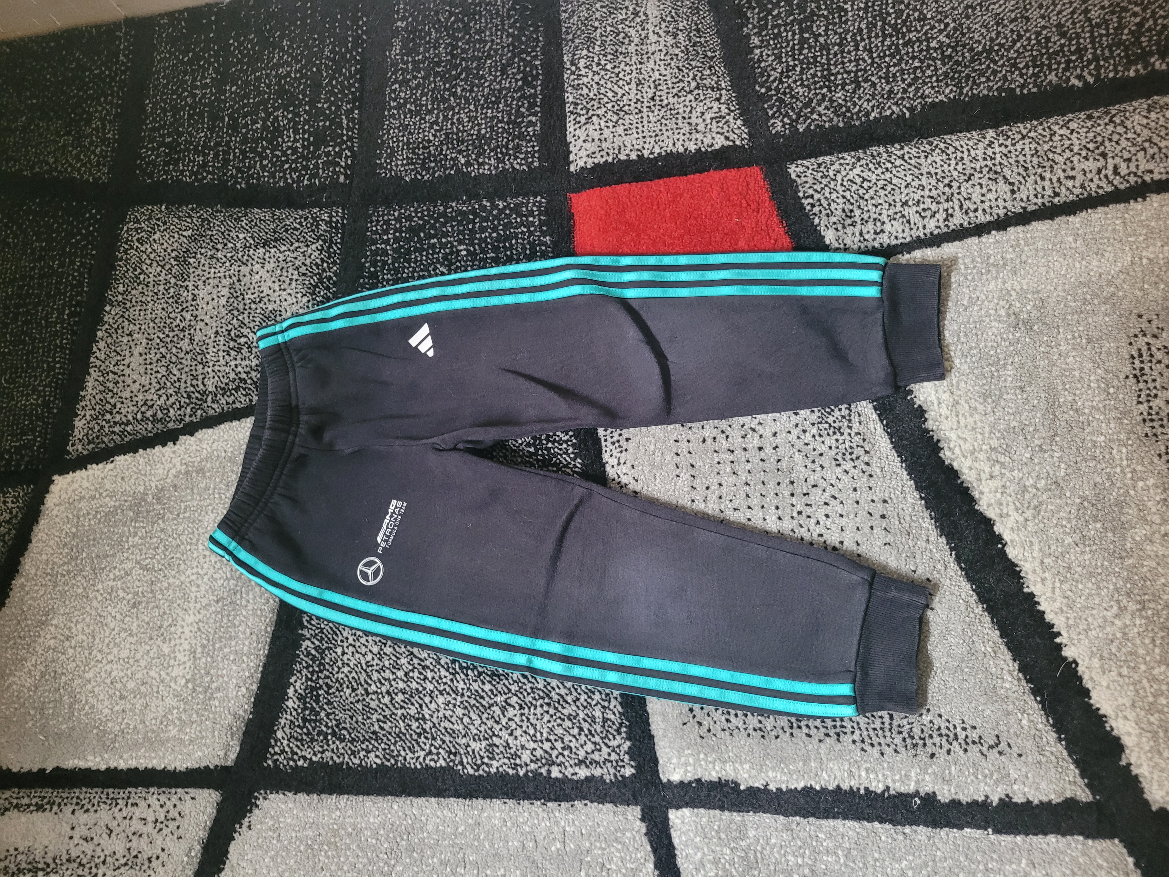 Jogging Adidas taille 3-4 ans 