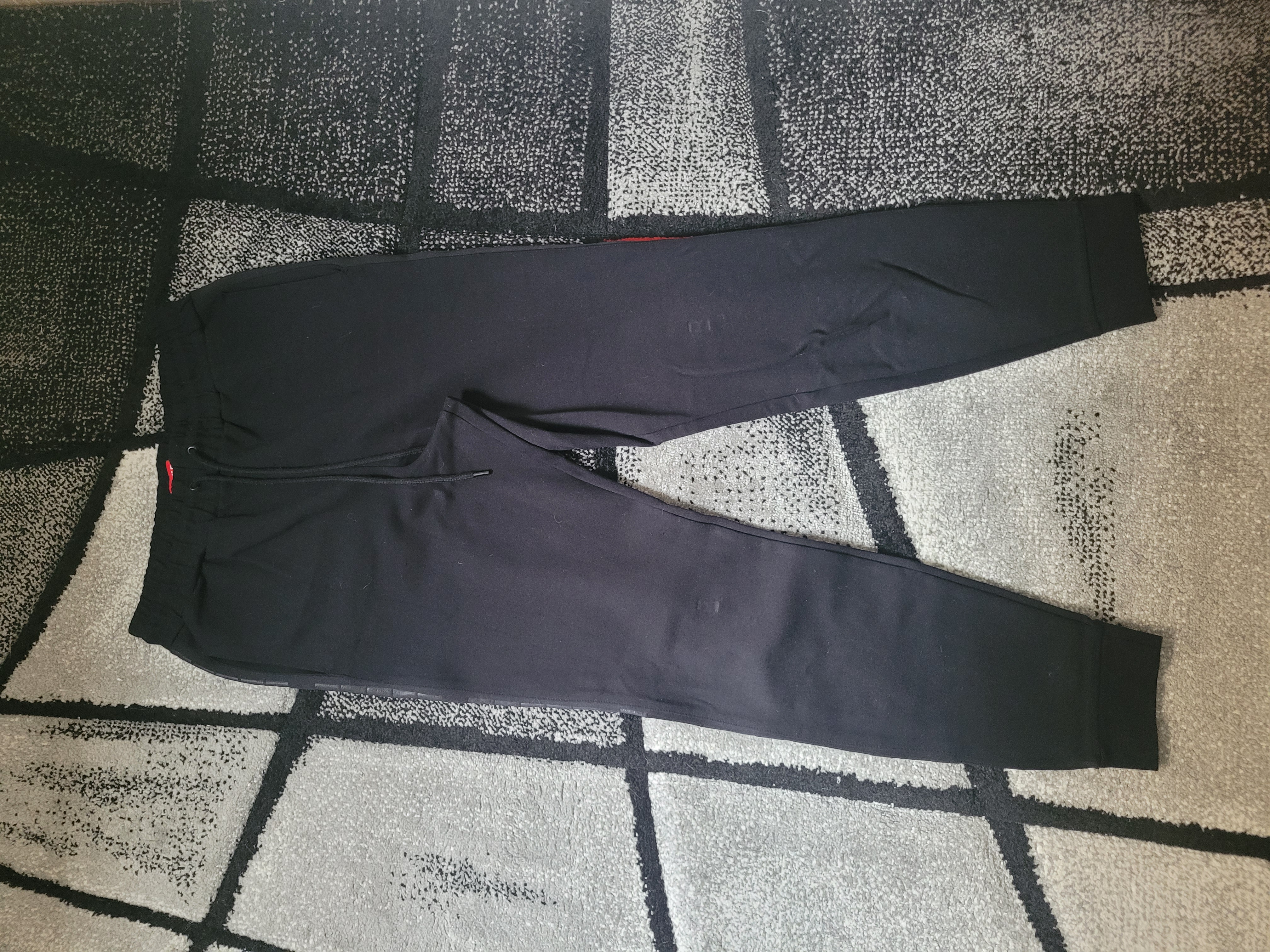 Jogging Guess taille 36