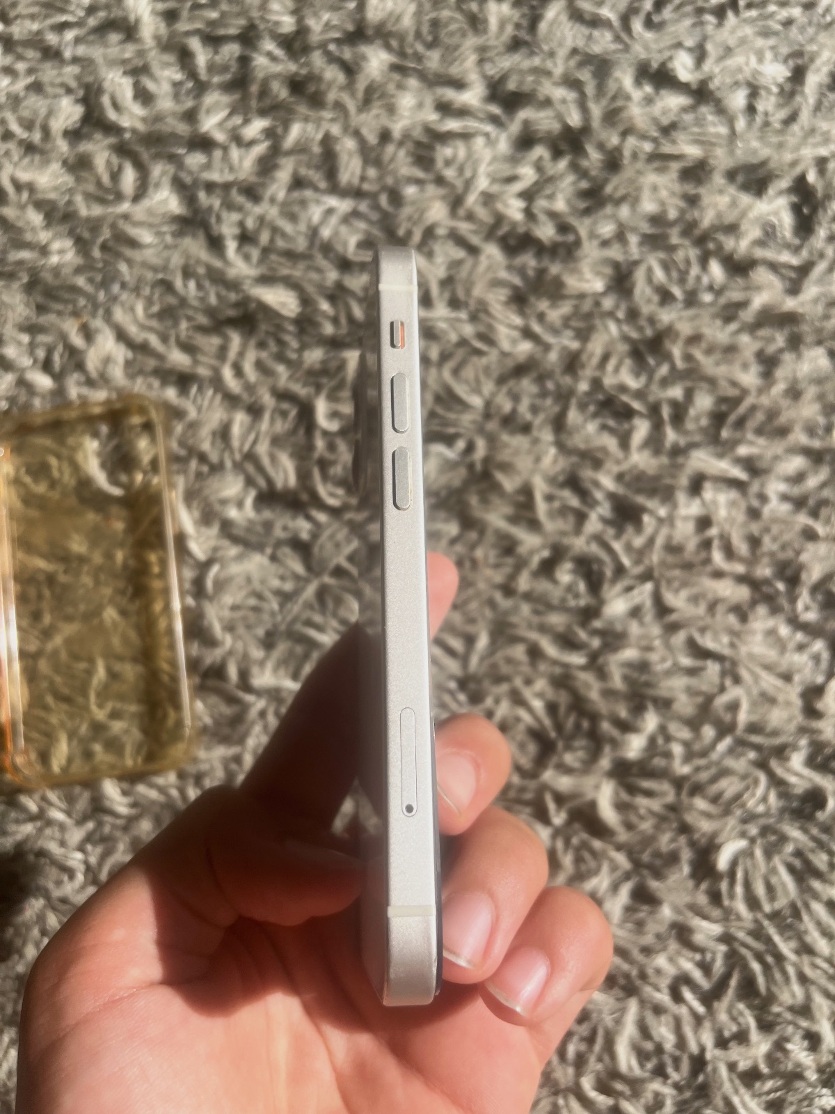 Smartphone Apple iPhone 12 blanc avec coque bloqué icloud – Apple 3