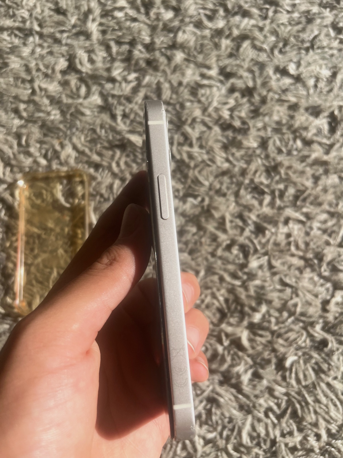 Smartphone Apple iPhone 12 blanc avec coque bloqué icloud – Apple 5
