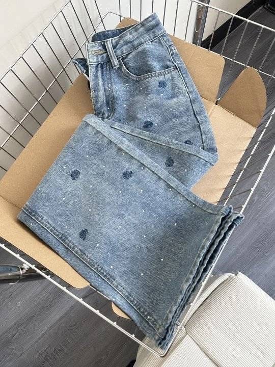 Jean bleu clair motif pois taille haute 2