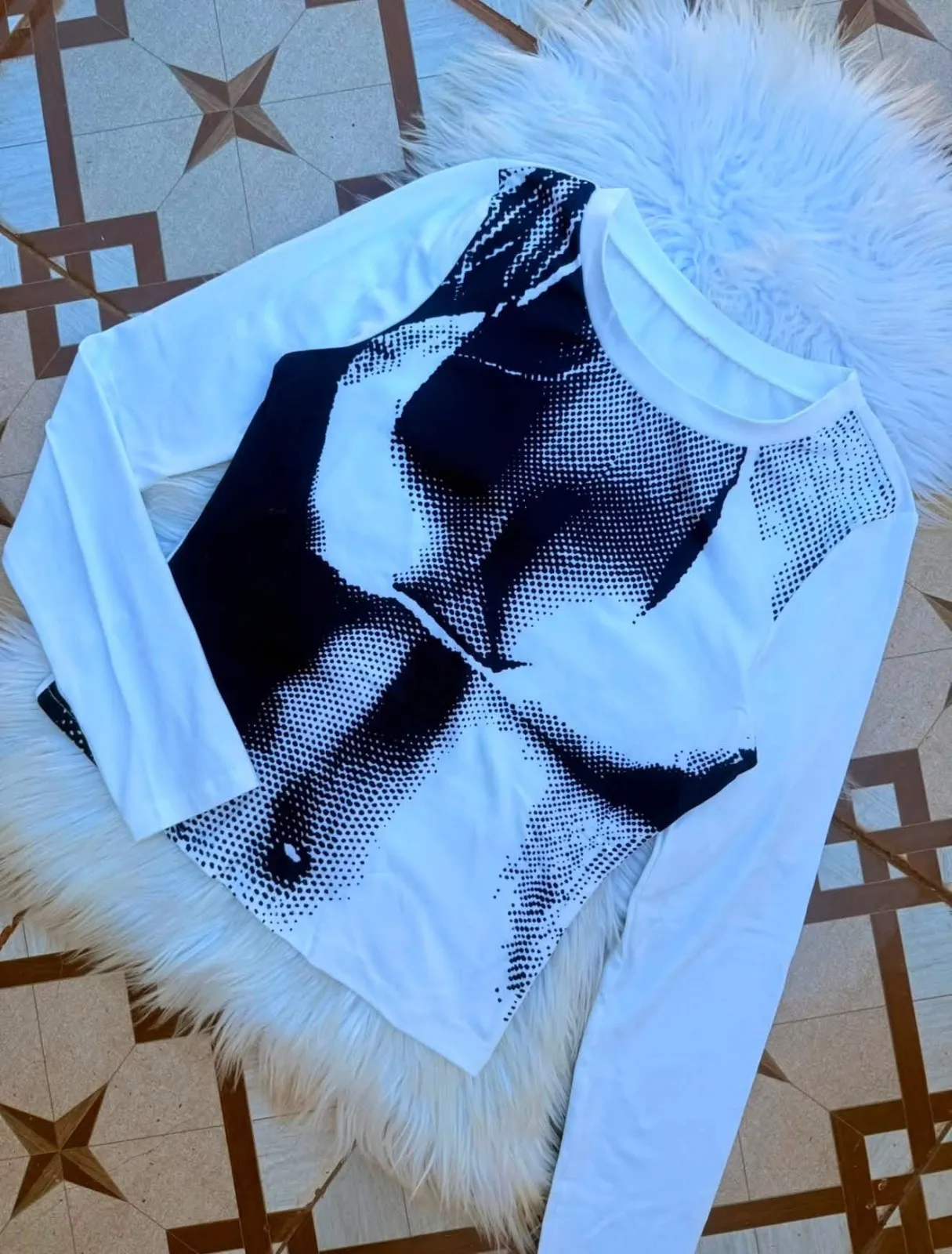 T-shirt blanc motif graphique noir
