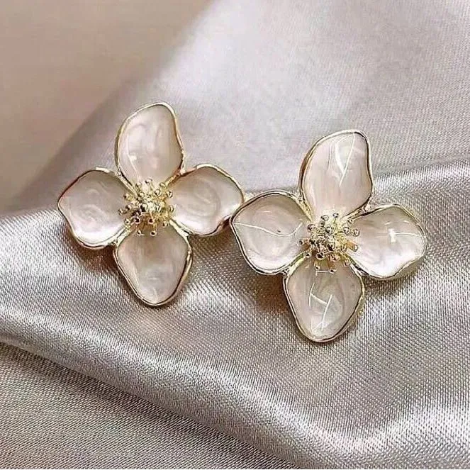 Boucles d'oreilles fleur nacre et doré